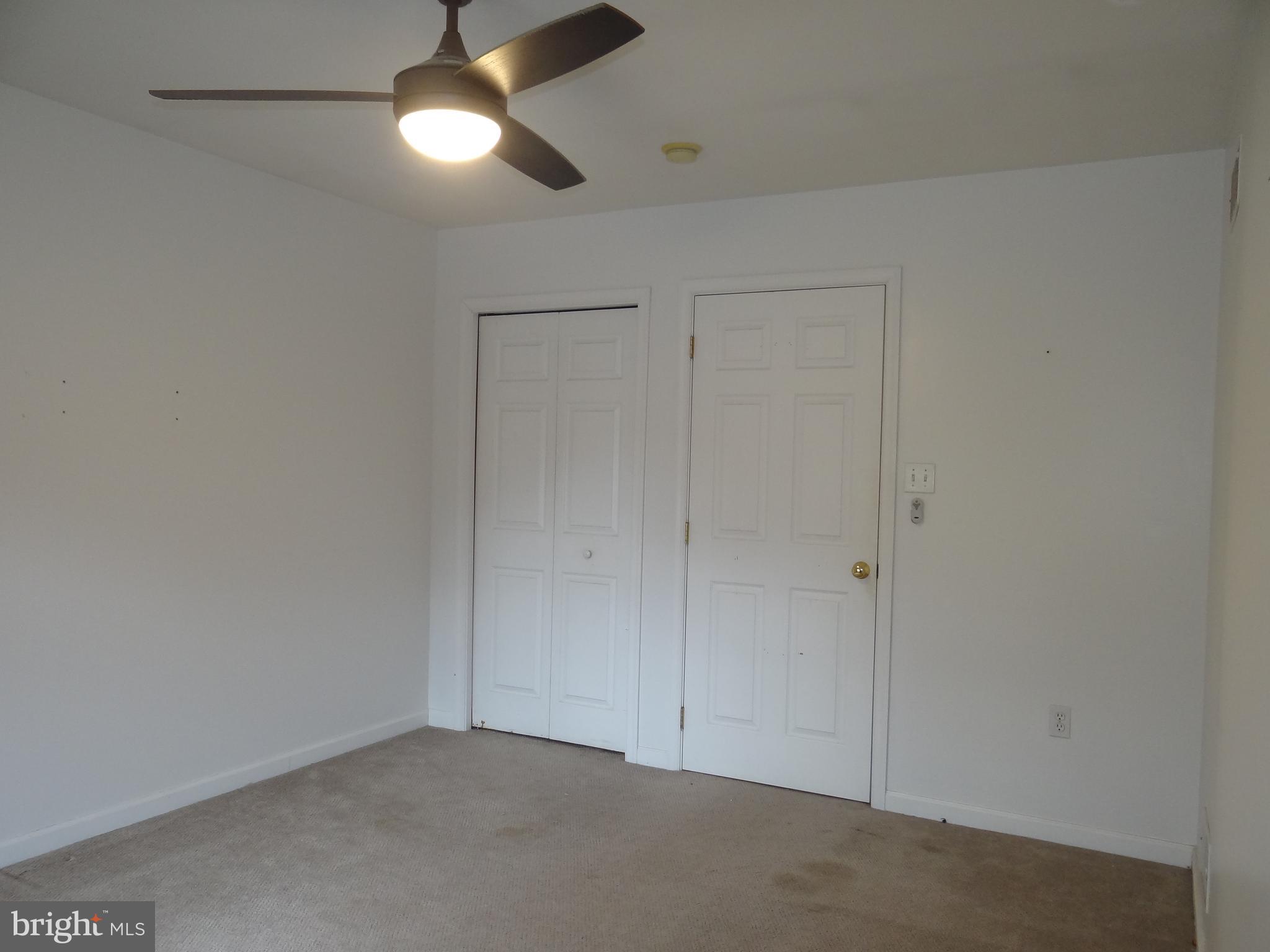 COUNTRY MEADOWS - Residential Lease