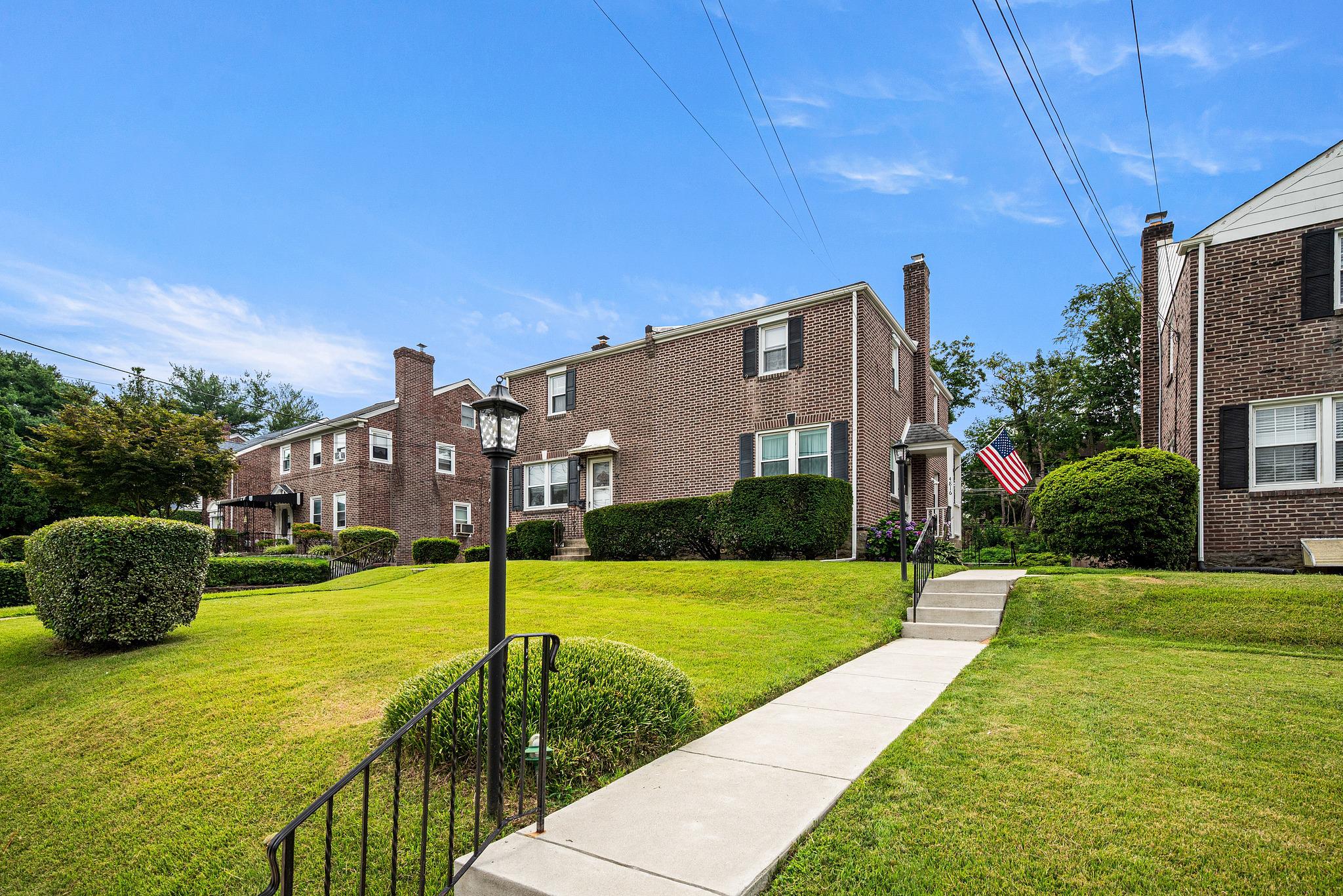 4816 WOODLAND AVENUE