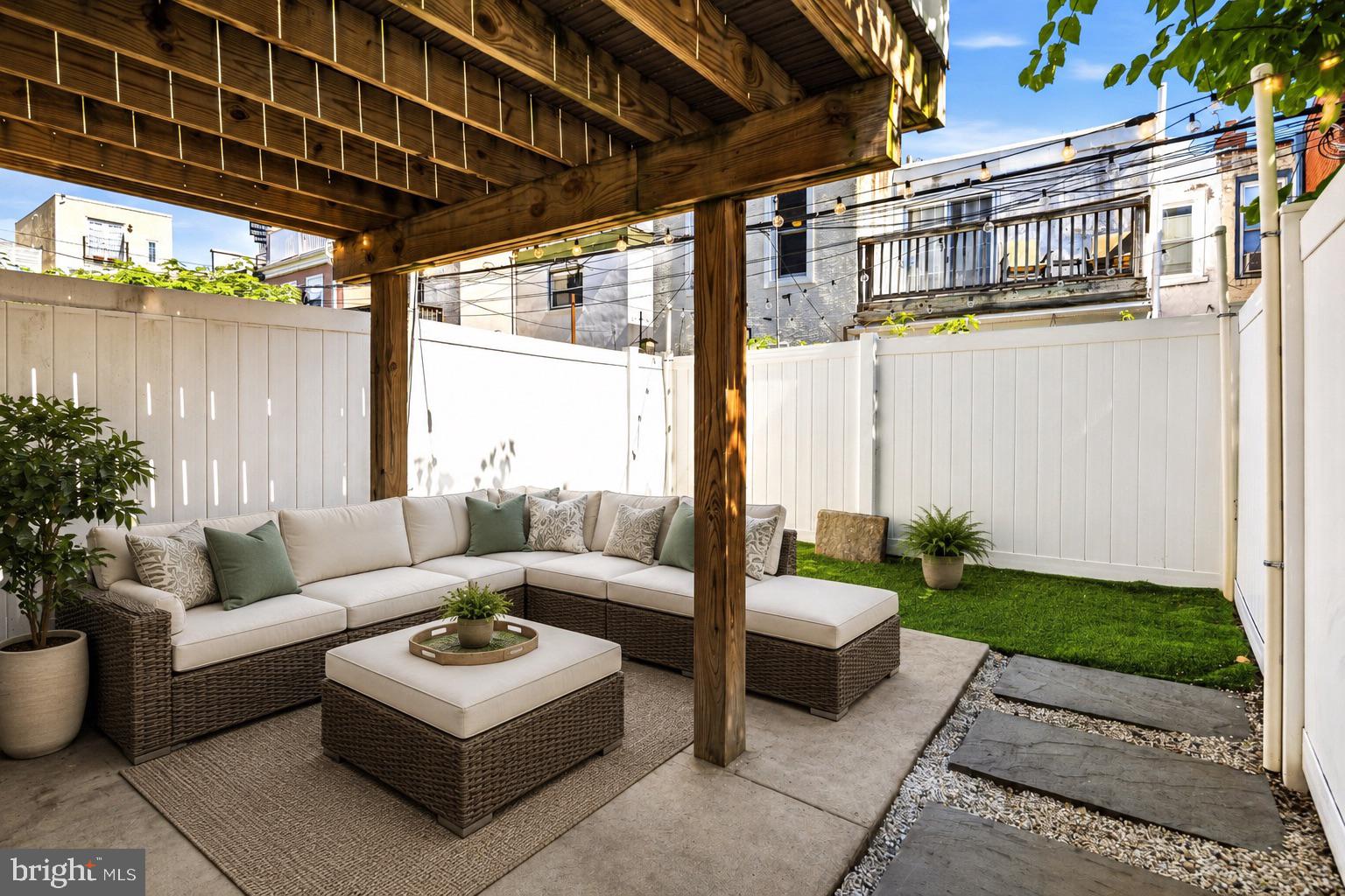 1821 CARPENTER STREET A