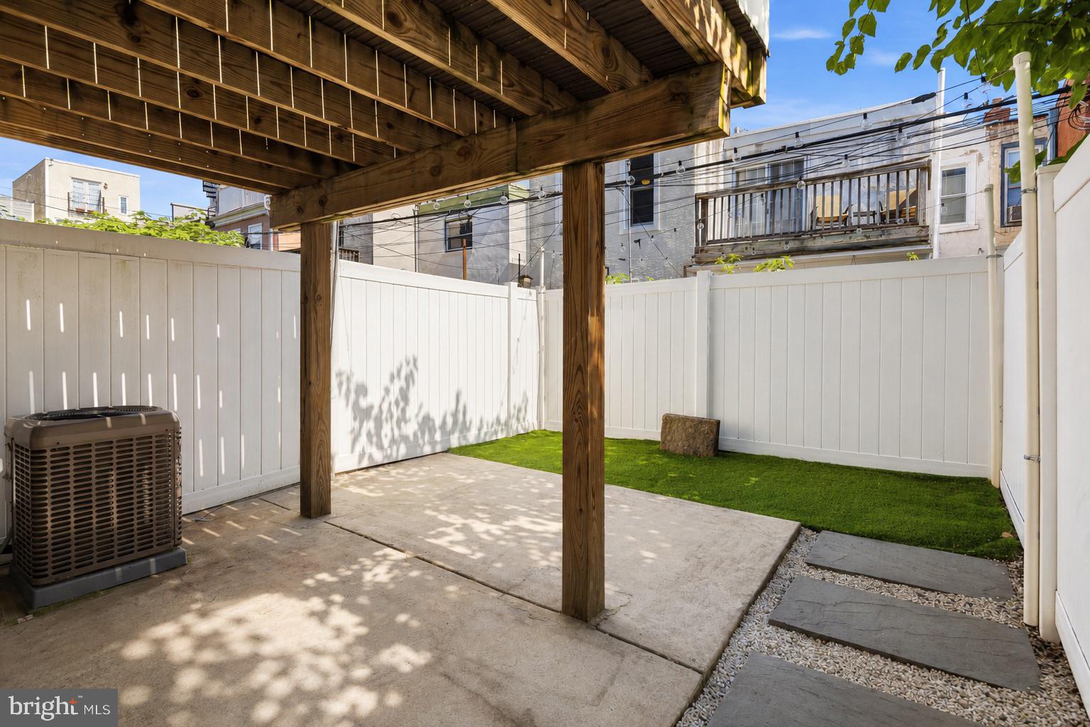 1821 CARPENTER STREET A