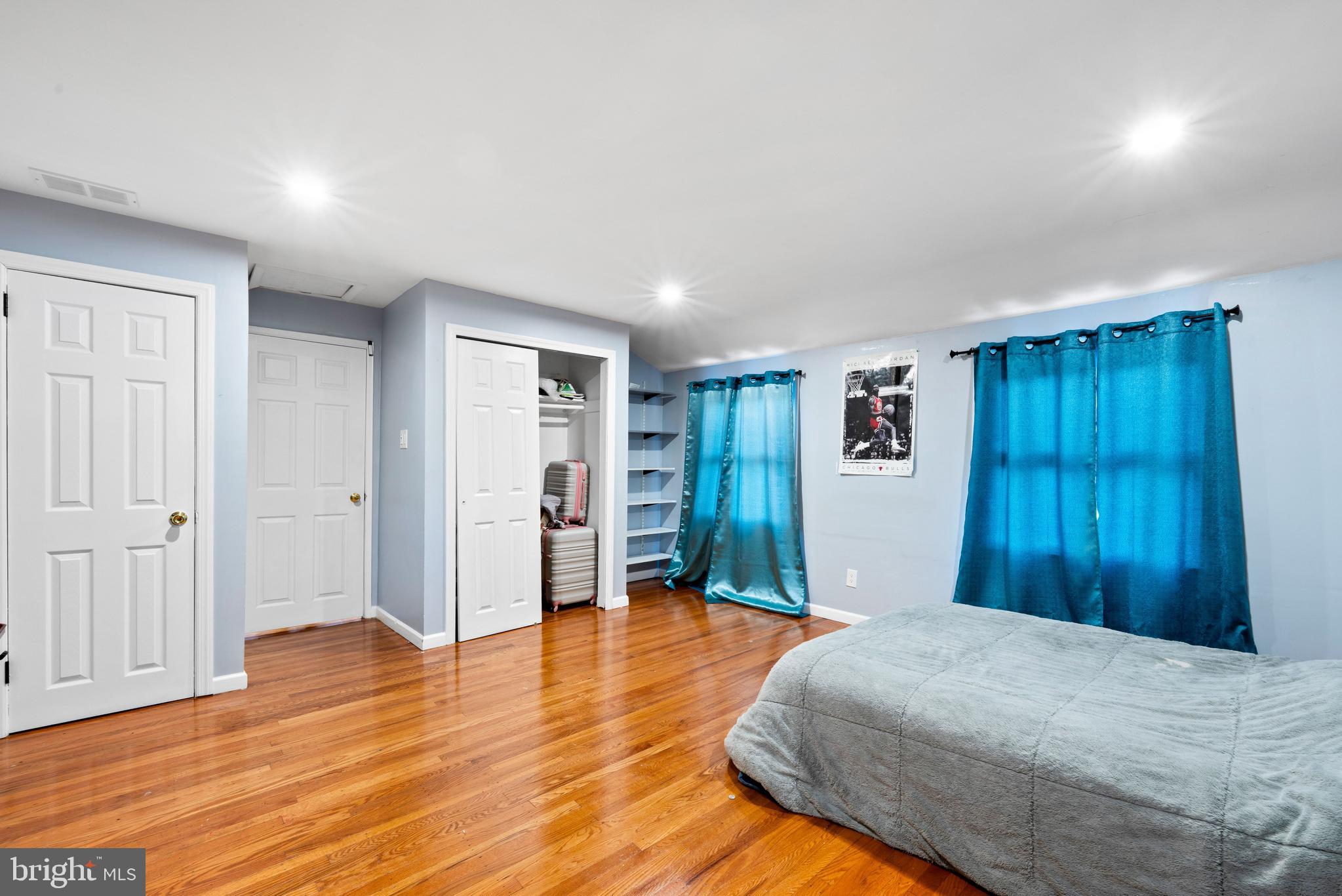 WILLIAMSBURG - Residential