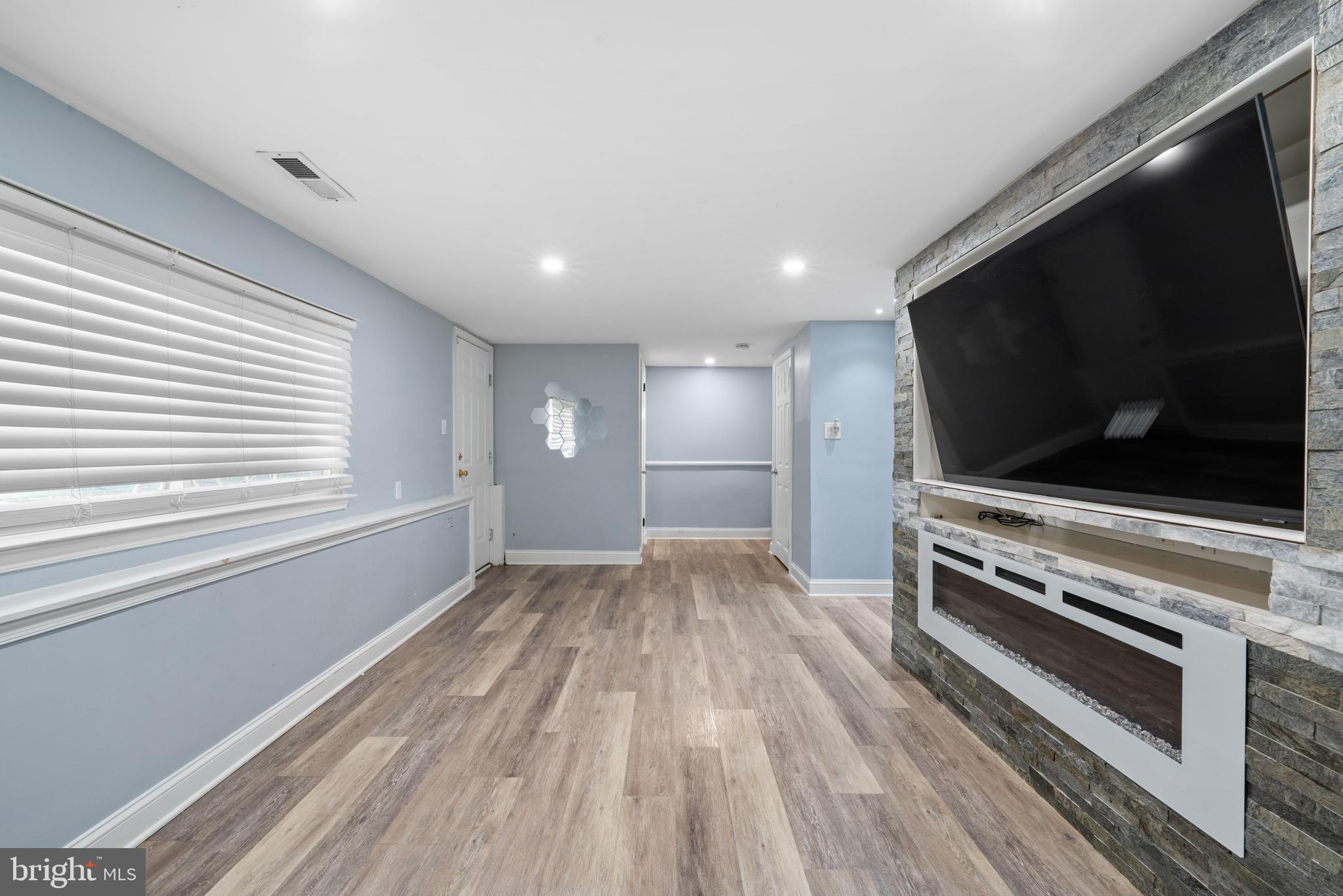 WILLIAMSBURG - Residential