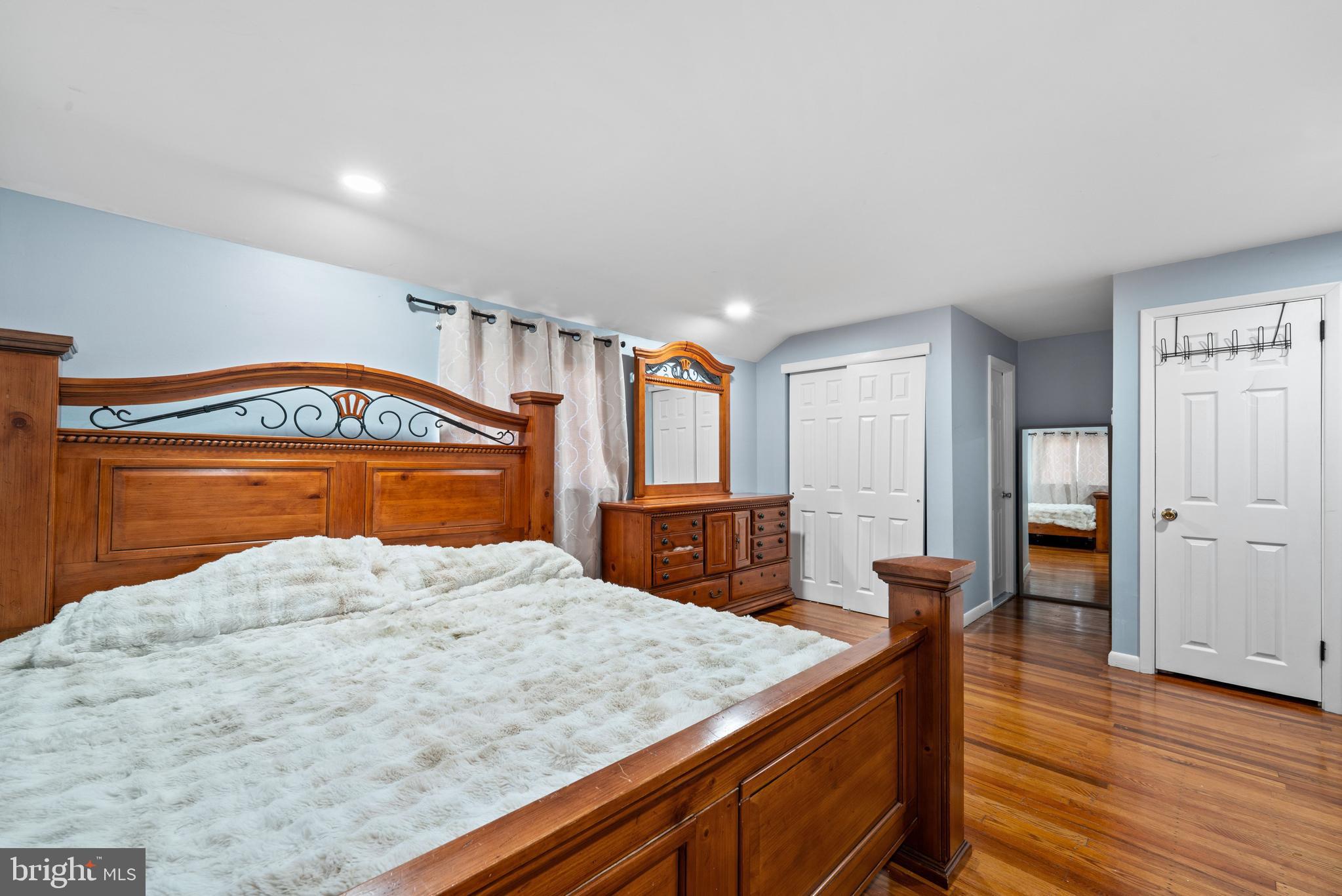 WILLIAMSBURG - Residential