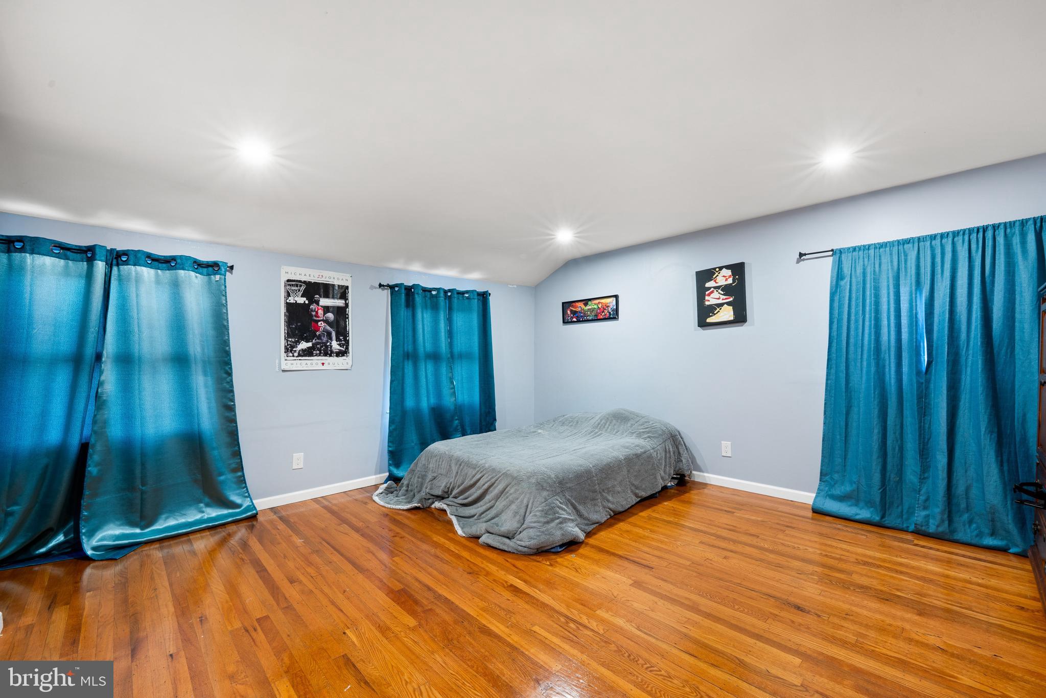 WILLIAMSBURG - Residential