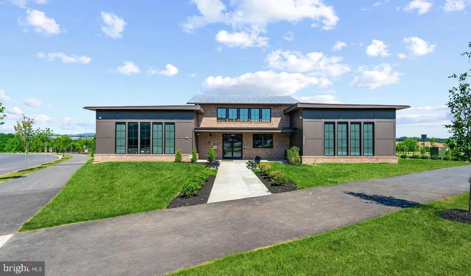 RENN QUARTER - Residential Lease