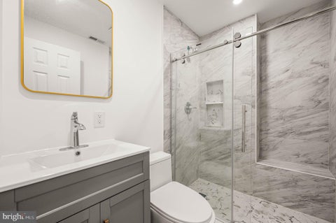 Townhouse For Sale - 2103 S Daggett Street<br/> PHILADELPHIA, PA 19142