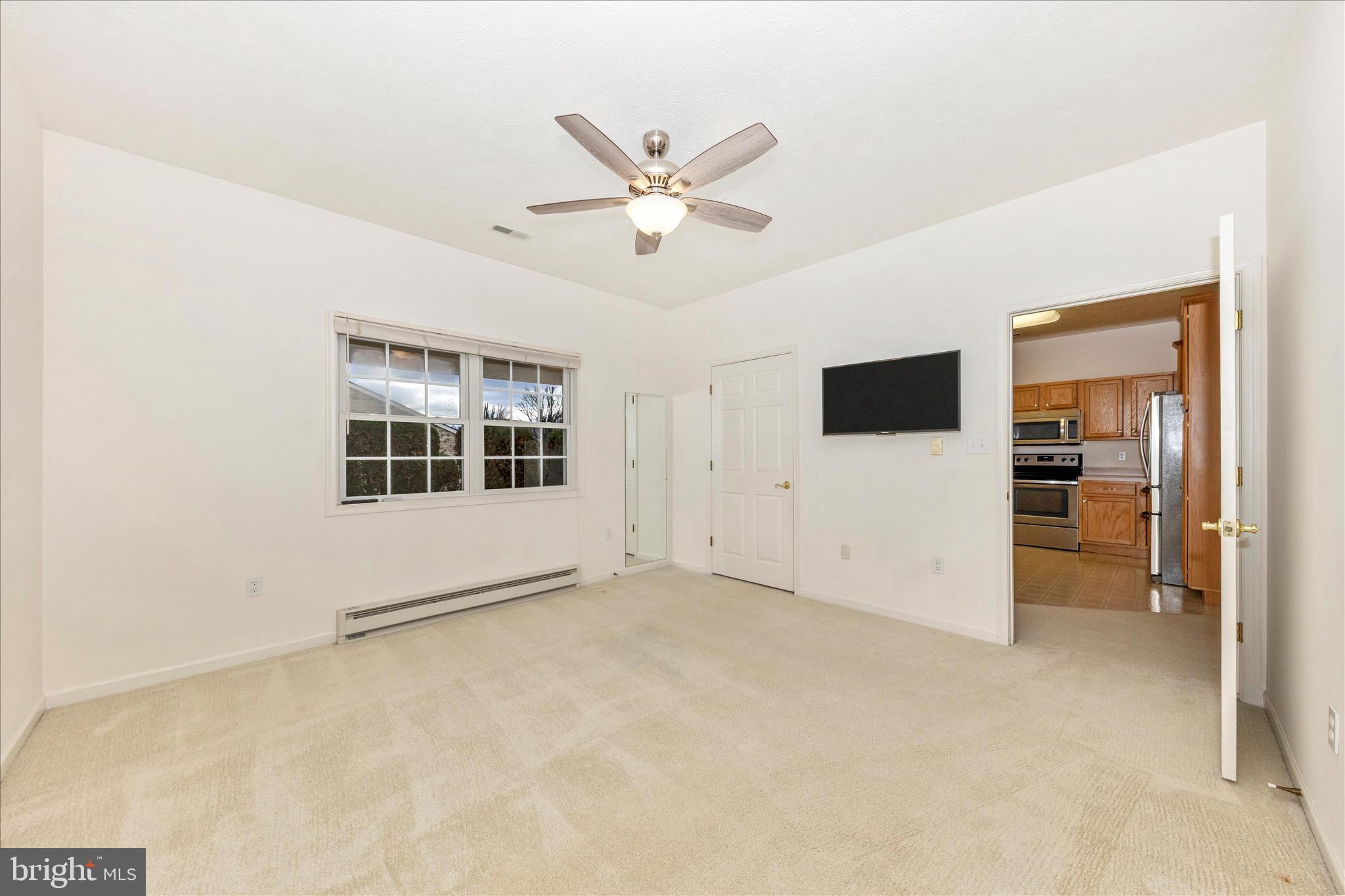 SUMMERLAND MANOR - Residential