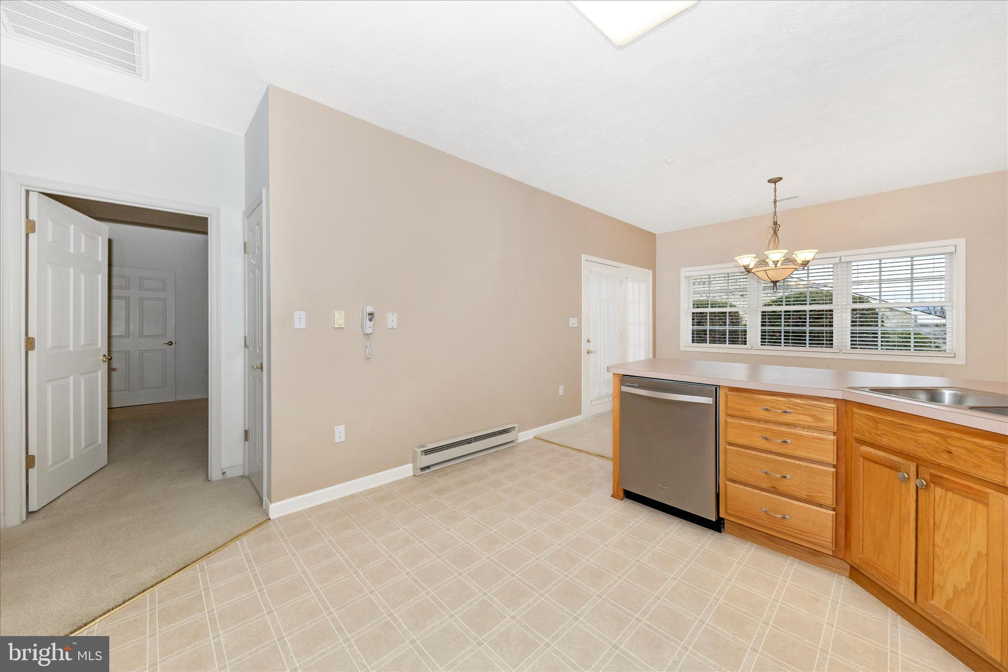 SUMMERLAND MANOR - Residential