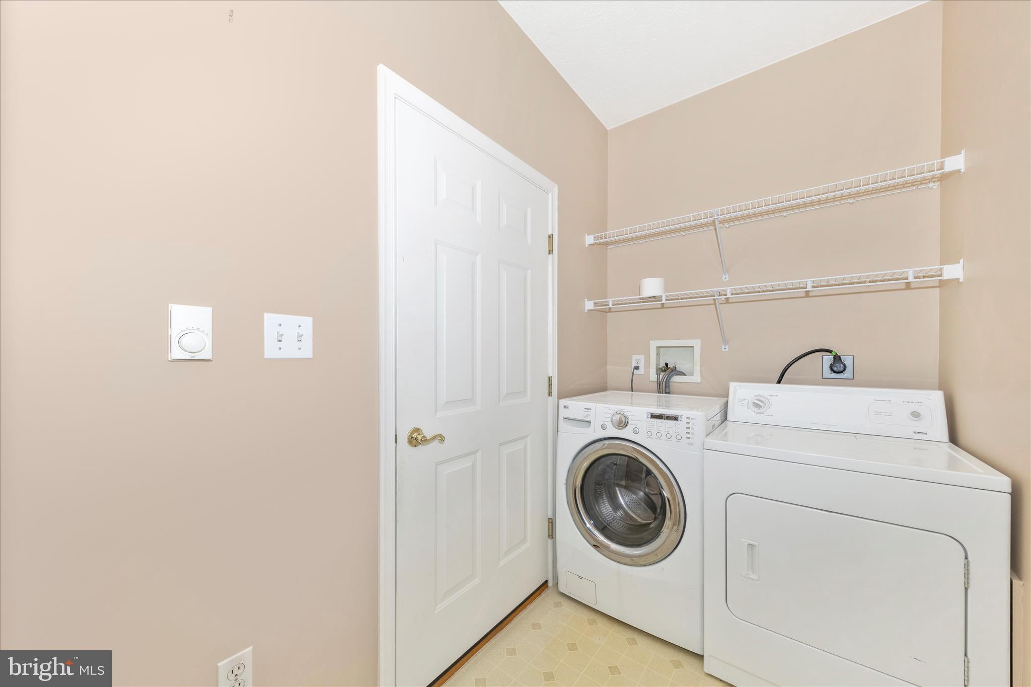 SUMMERLAND MANOR - Residential