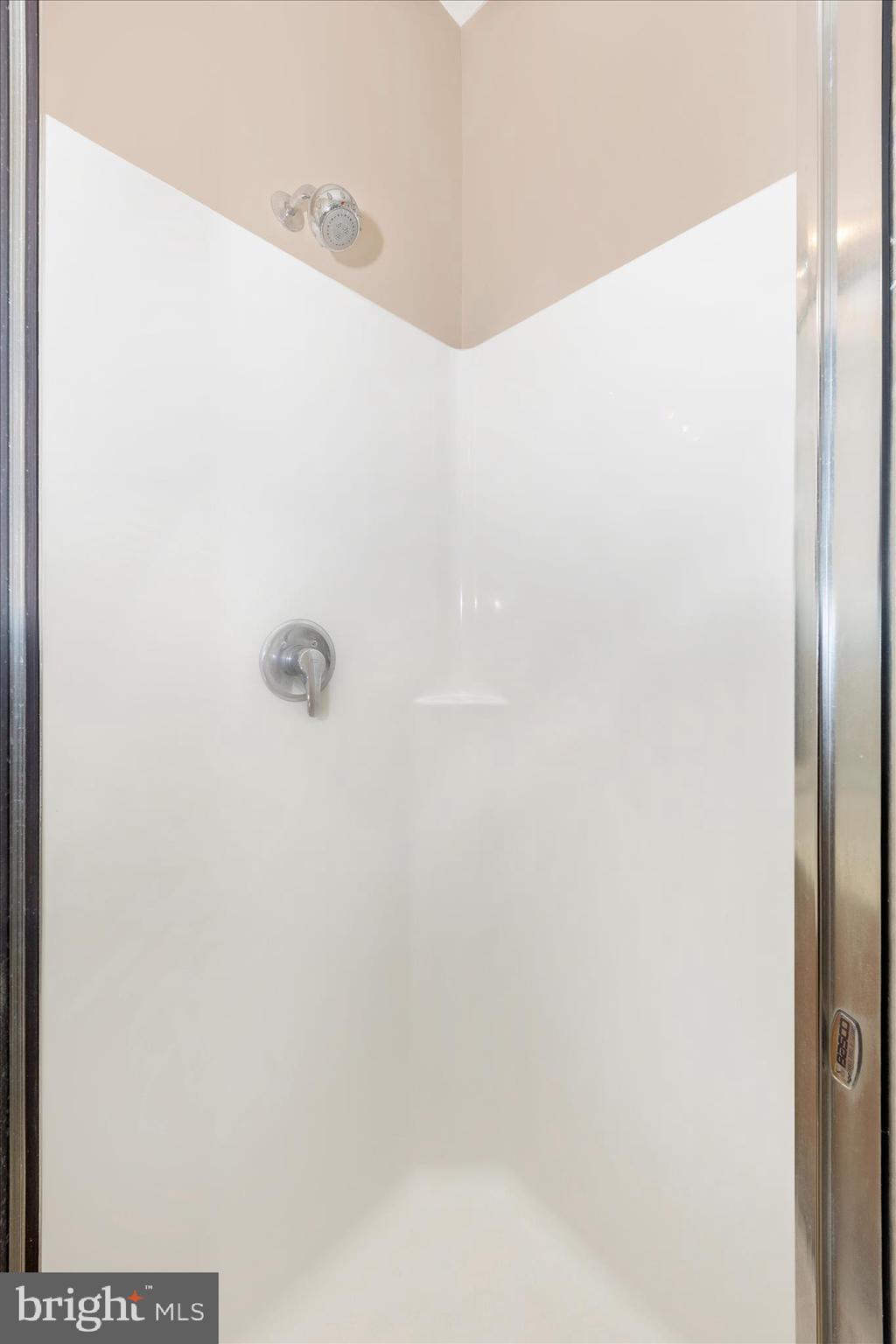 SUMMERLAND MANOR - Residential