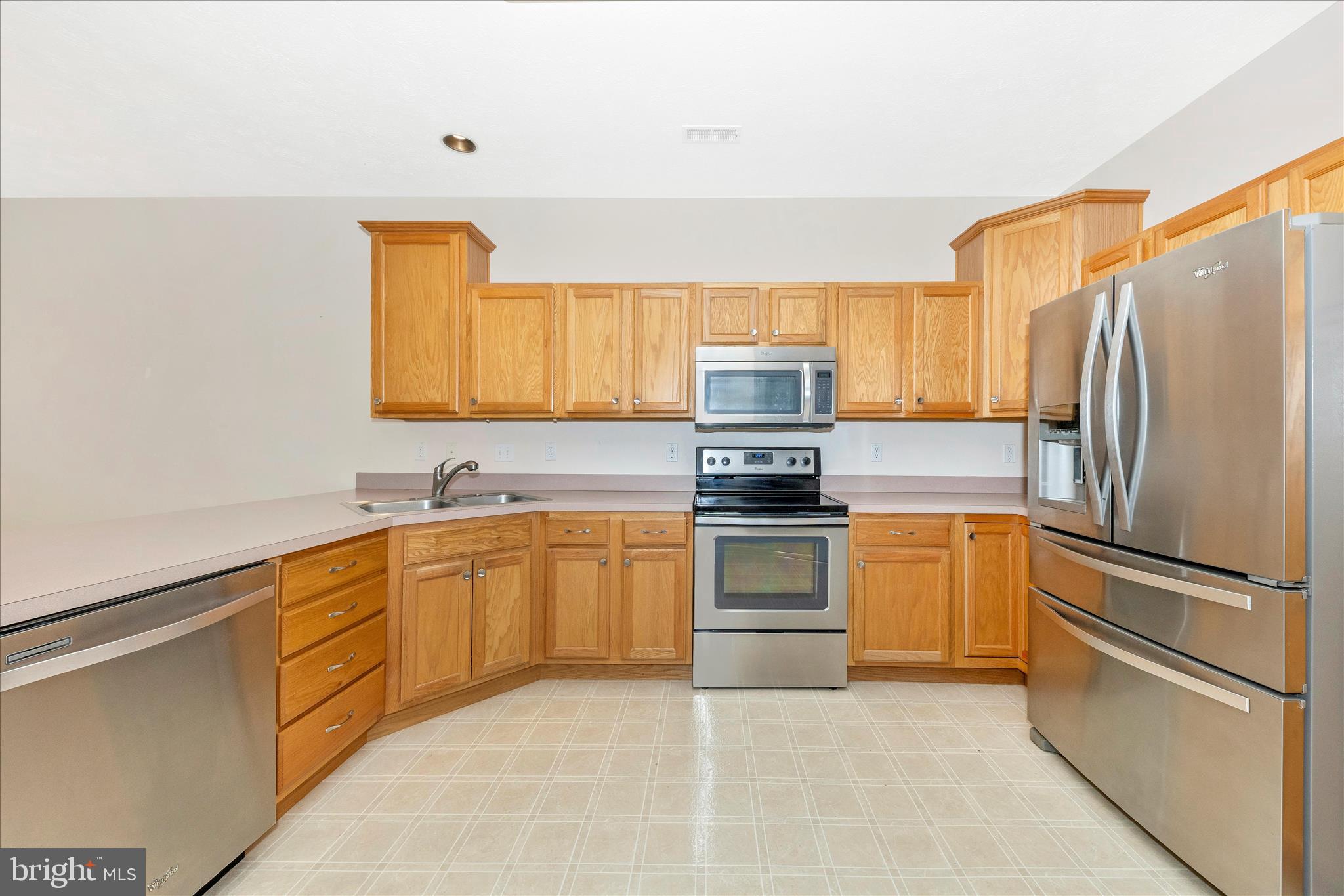 SUMMERLAND MANOR - Residential