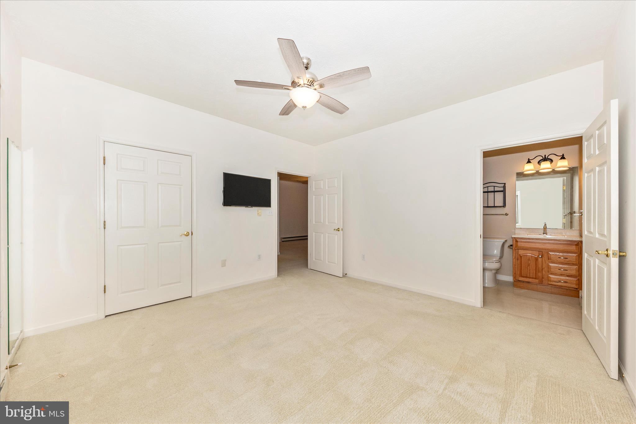 SUMMERLAND MANOR - Residential