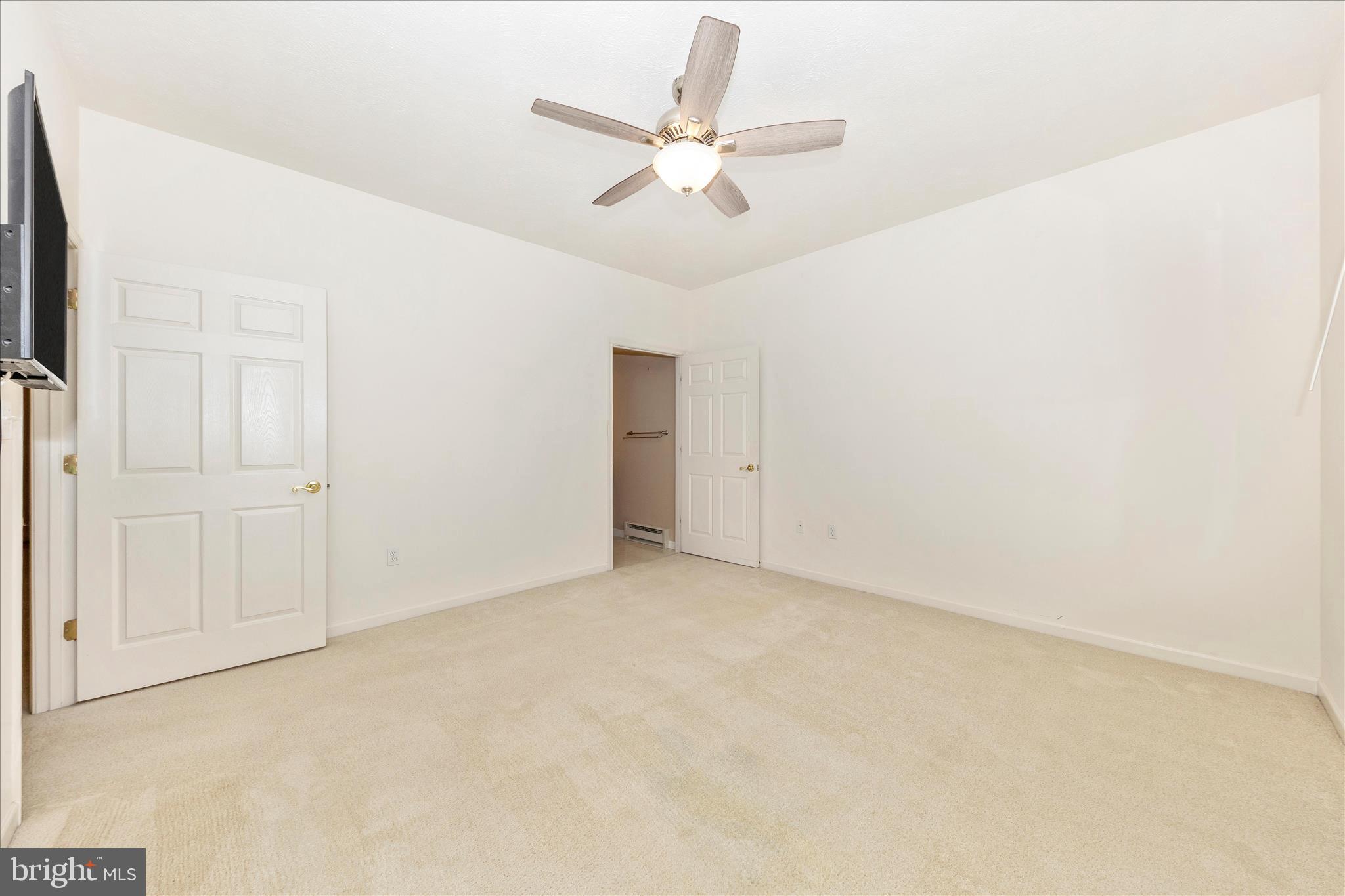 SUMMERLAND MANOR - Residential