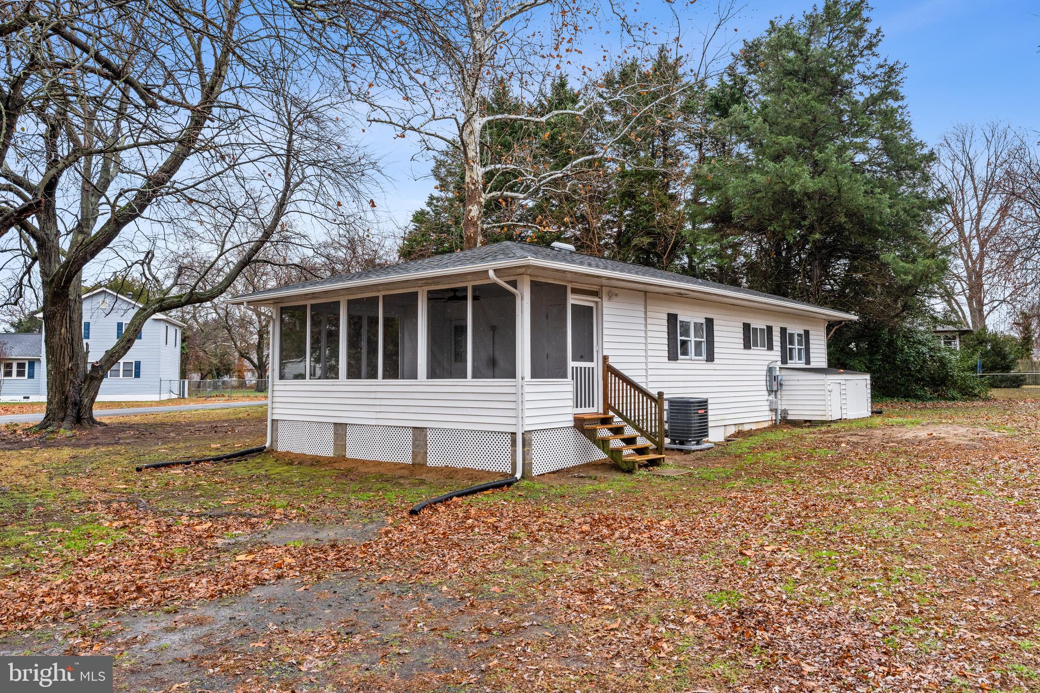 GOLDEN BEACH - Residential