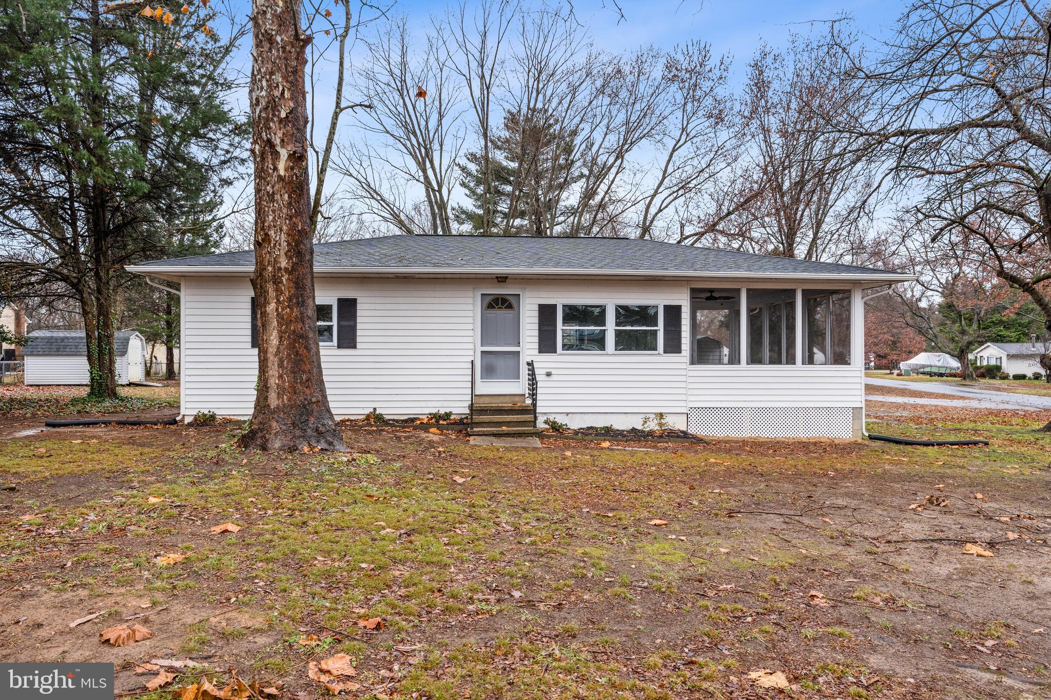 GOLDEN BEACH - Residential