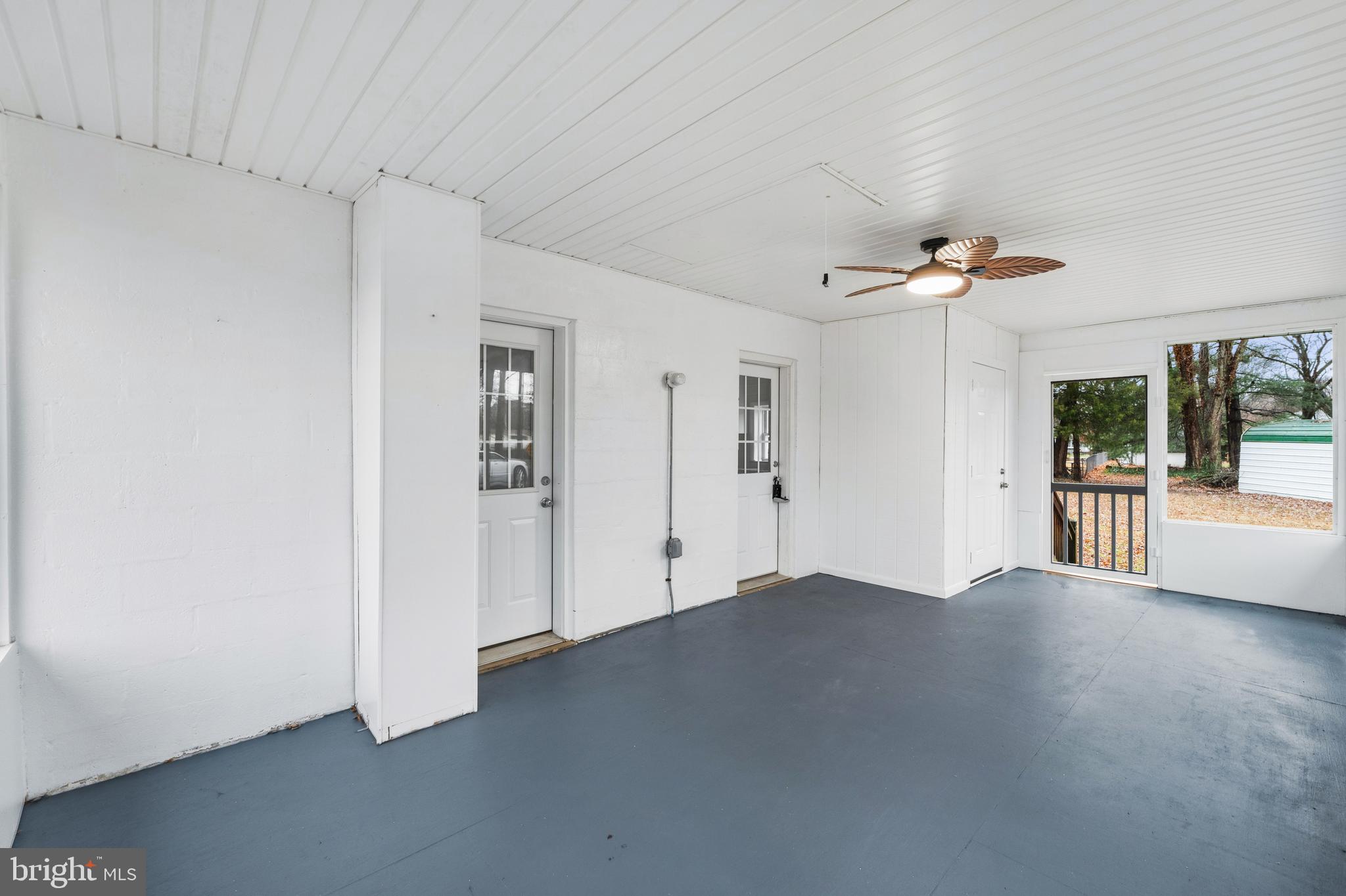 GOLDEN BEACH - Residential