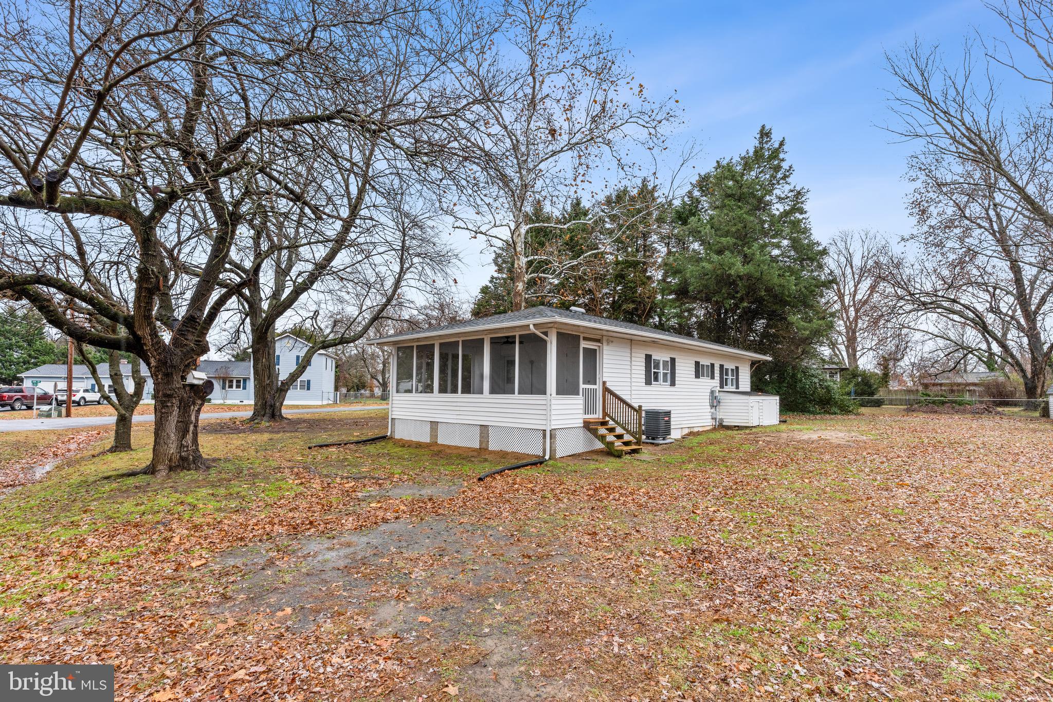 GOLDEN BEACH - Residential