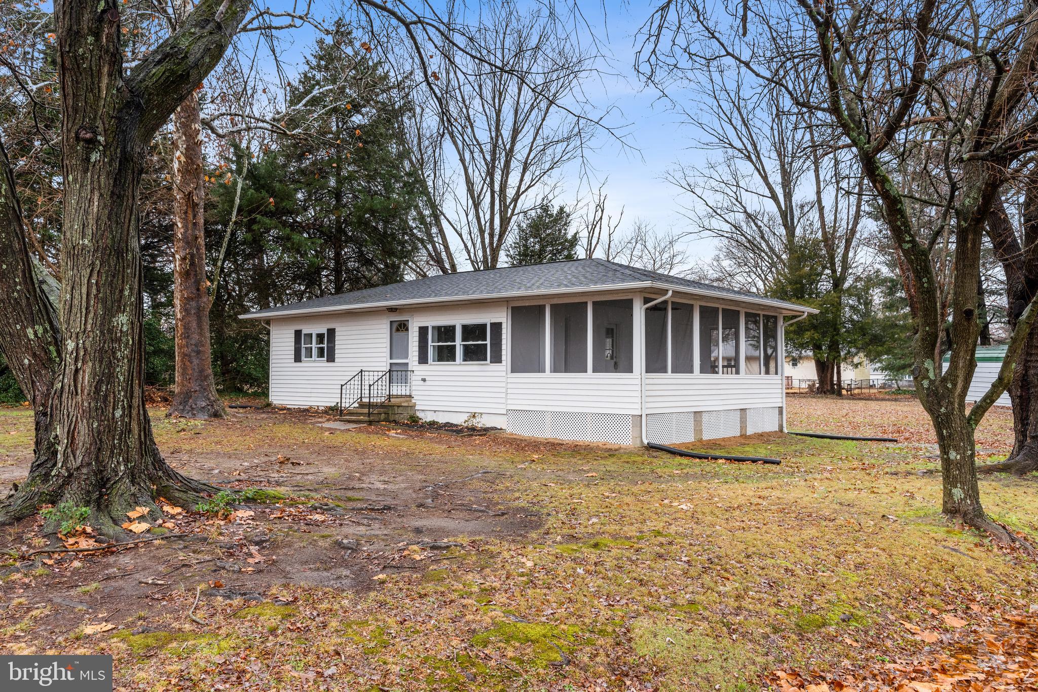 GOLDEN BEACH - Residential