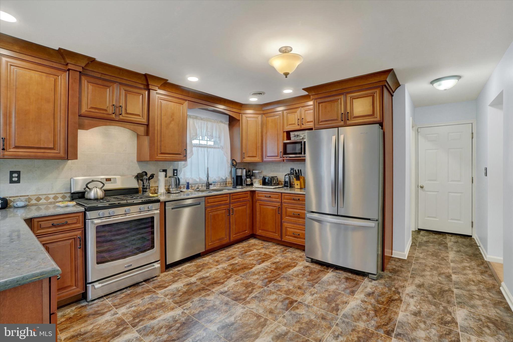 3 COUNTRY MANOR LANE