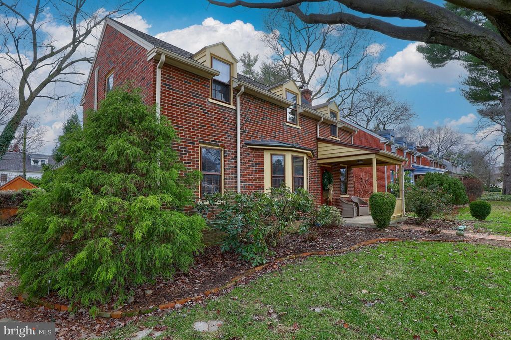 Photo of 970 Salisbury Court, Lancaster, PA 17601 (MLS # PALA2044492)