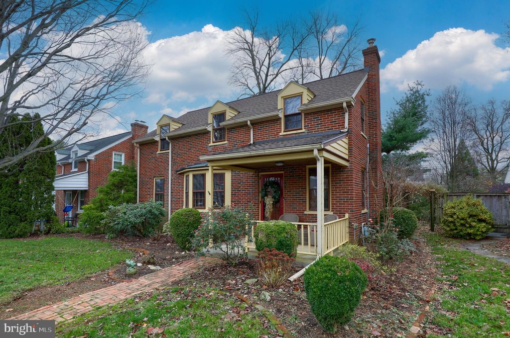 Photo of 970 Salisbury Court, Lancaster, PA 17601 (MLS # PALA2044492)