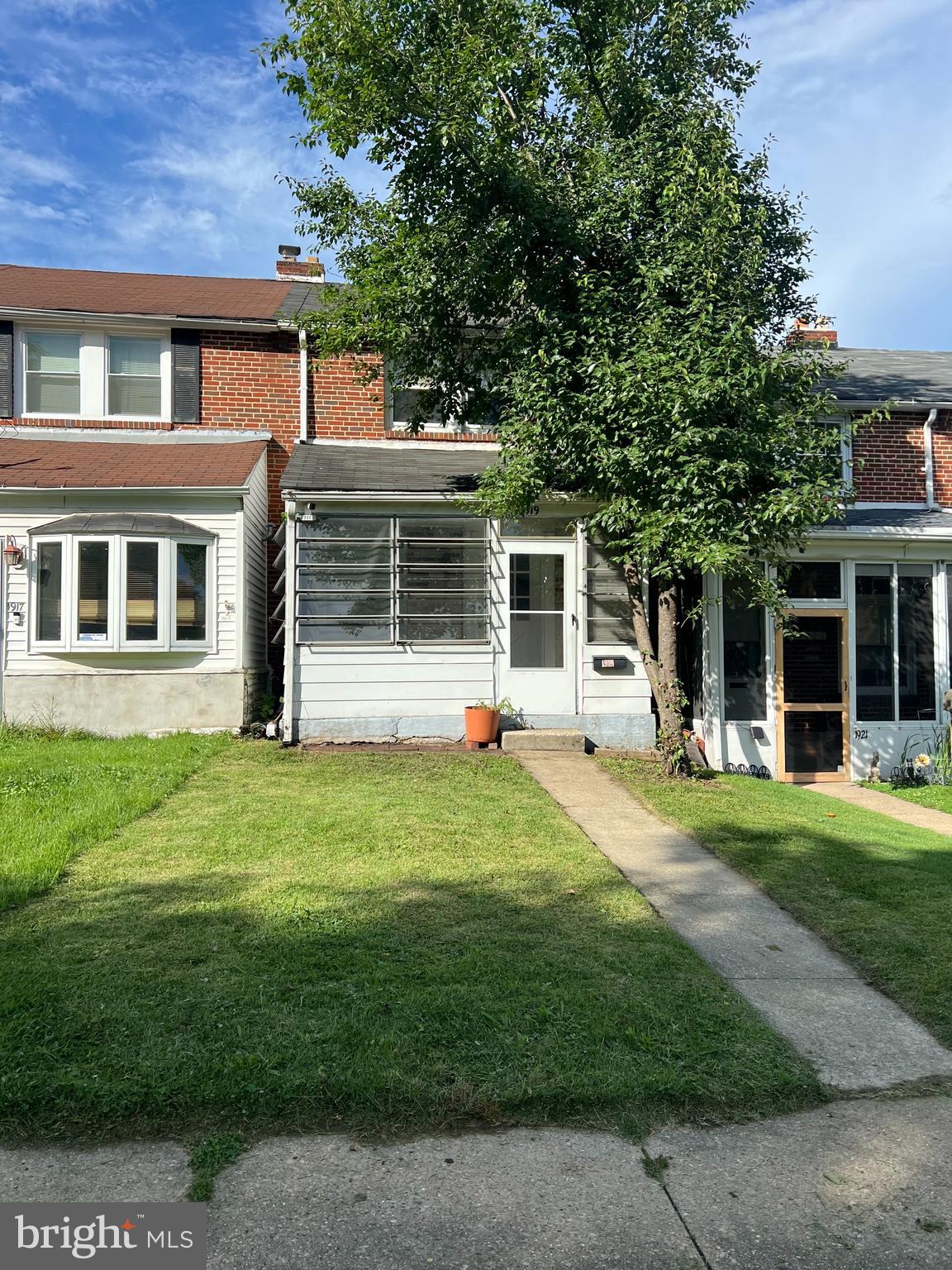 Looking for a smart investment or a home you can truly make your own? This affordably priced property is full of potential and ready for your personal touch! Featuring solid bones, a functional layout, and a spacious yard, it offers the perfect foundation for a renovation project or first-time home.
With a little TLC, this home can be transformed into a real gem. Whether you're a handy homeowner, investor, or flipper, this is an incredible opportunity to build equity quickly.
Don't miss your chance to own a property with endless possibilities—schedule your showing today and imagine the possibilities!