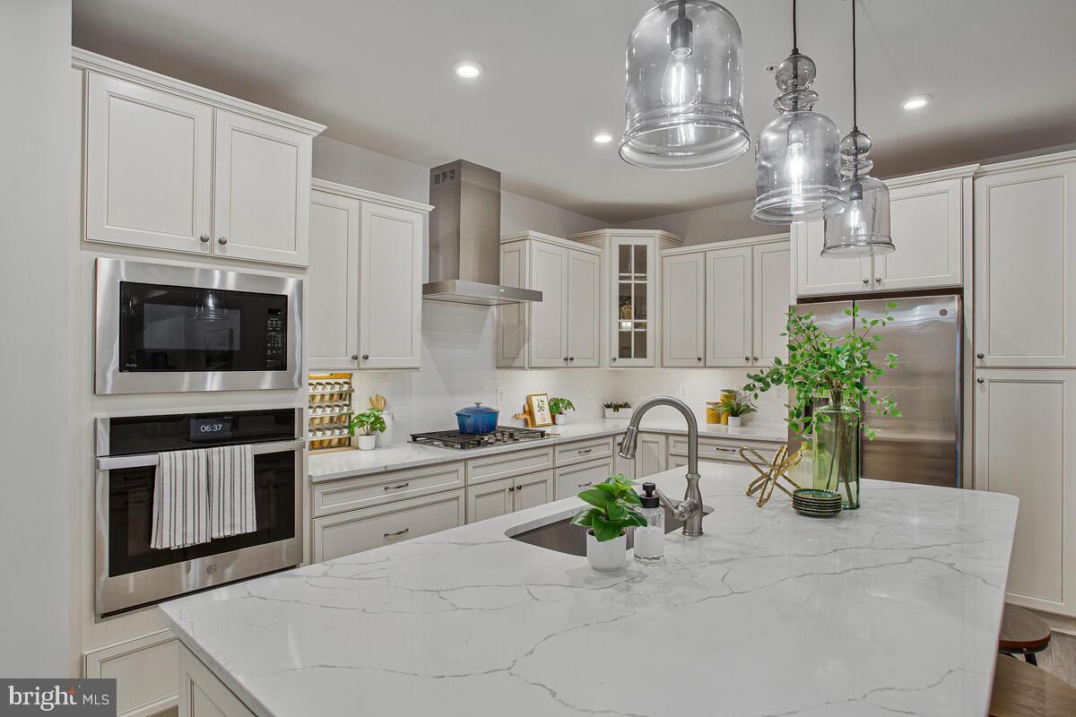 FOUR SEASONS AT KENT ISLAND - Residential