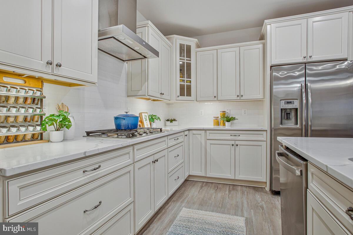 FOUR SEASONS AT KENT ISLAND - Residential