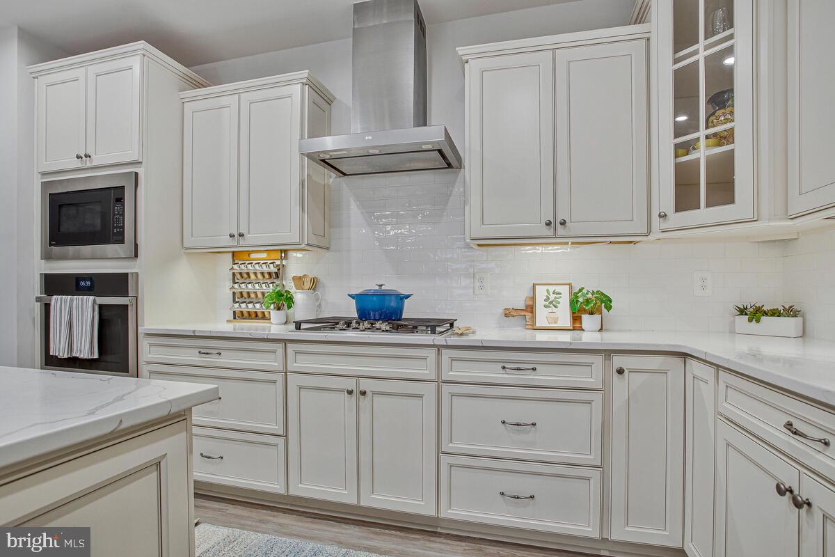 FOUR SEASONS AT KENT ISLAND - Residential