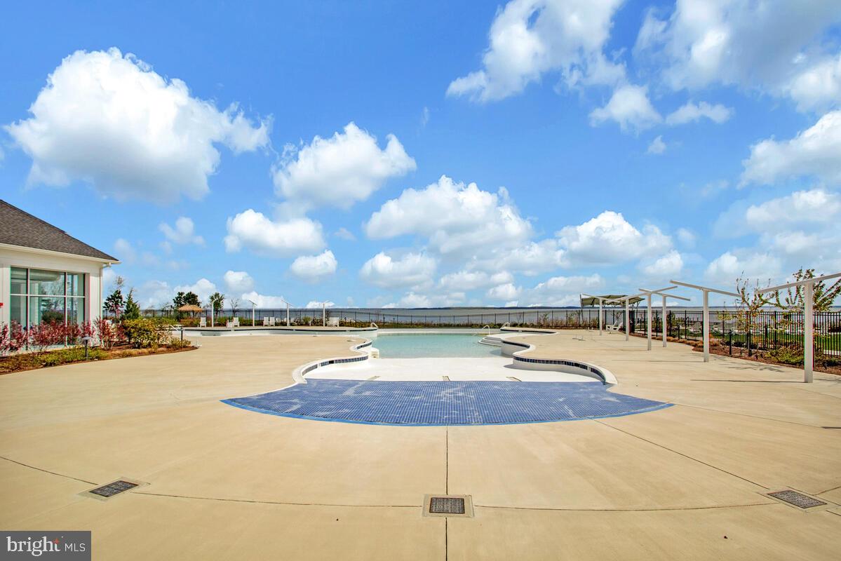 FOUR SEASONS AT KENT ISLAND - Residential