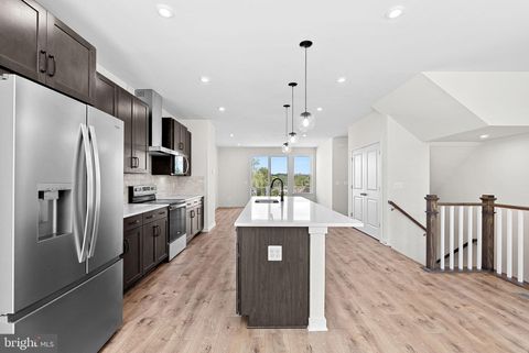 4151 MOUNTJOY WAY DUMFRIES VA 22026