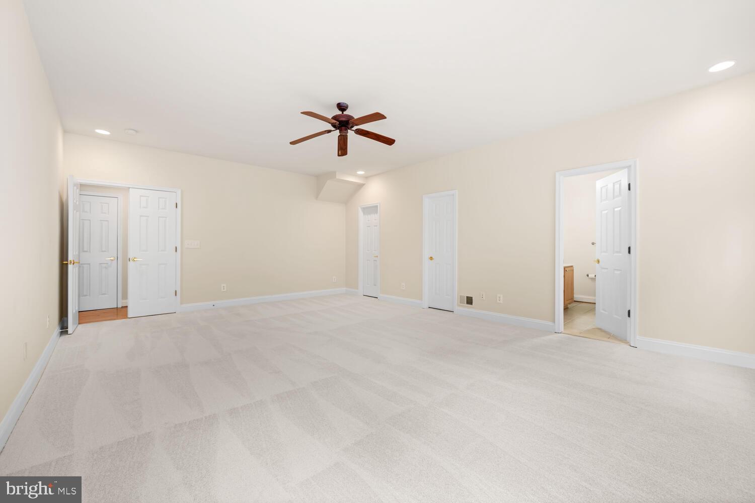 LONGBOAT ESTATES - Residential