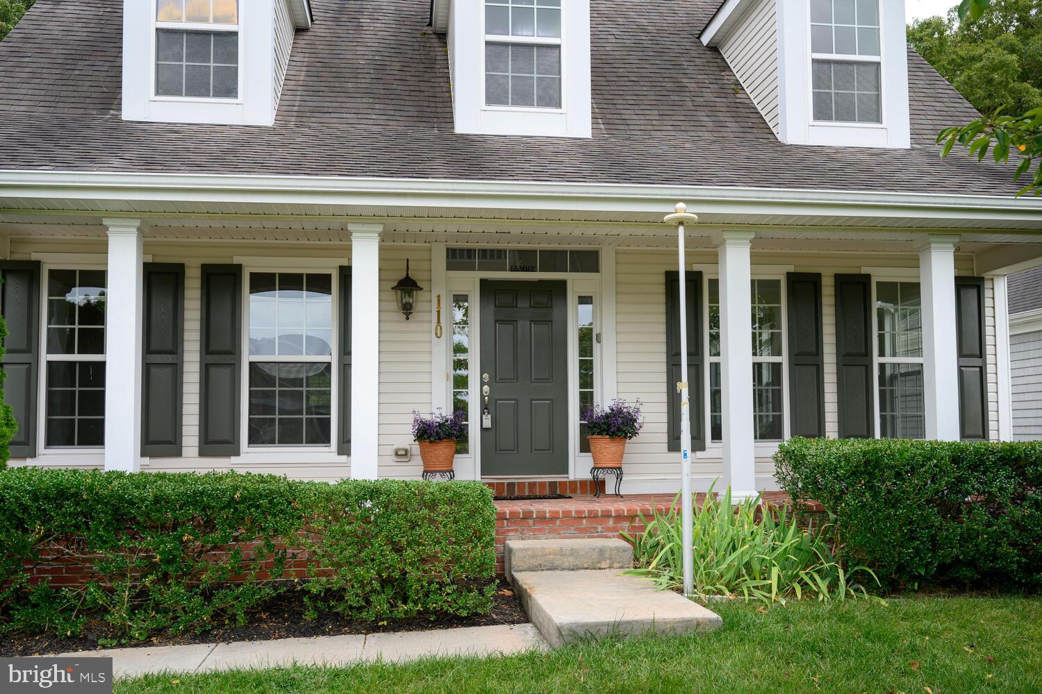 LONGBOAT ESTATES - Residential