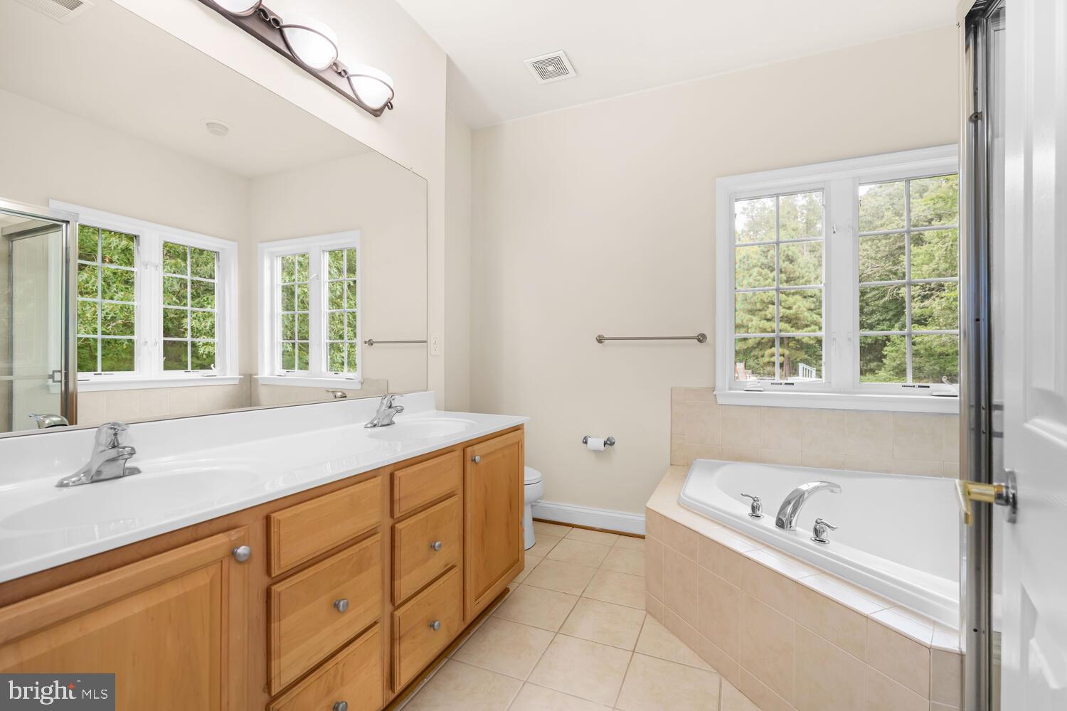 LONGBOAT ESTATES - Residential