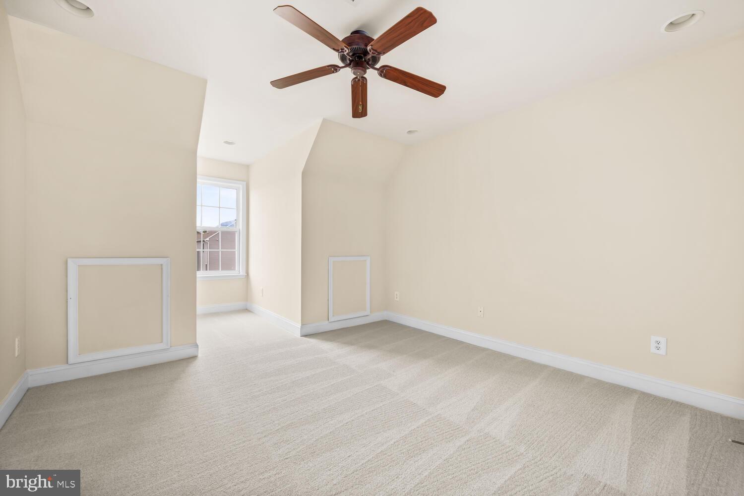 LONGBOAT ESTATES - Residential