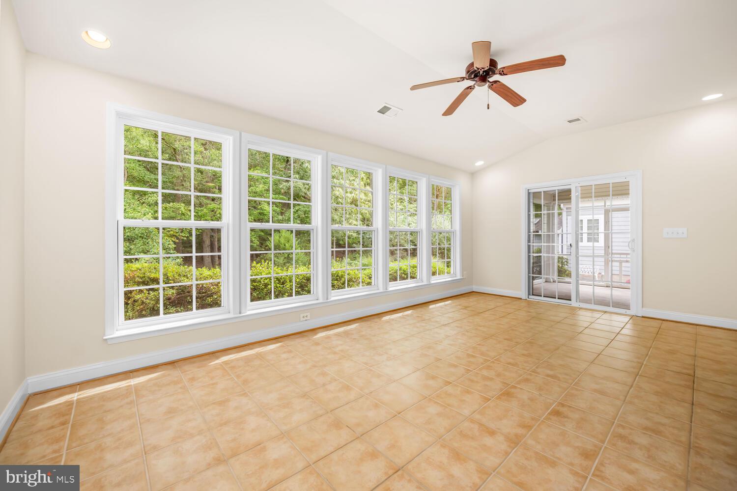 LONGBOAT ESTATES - Residential