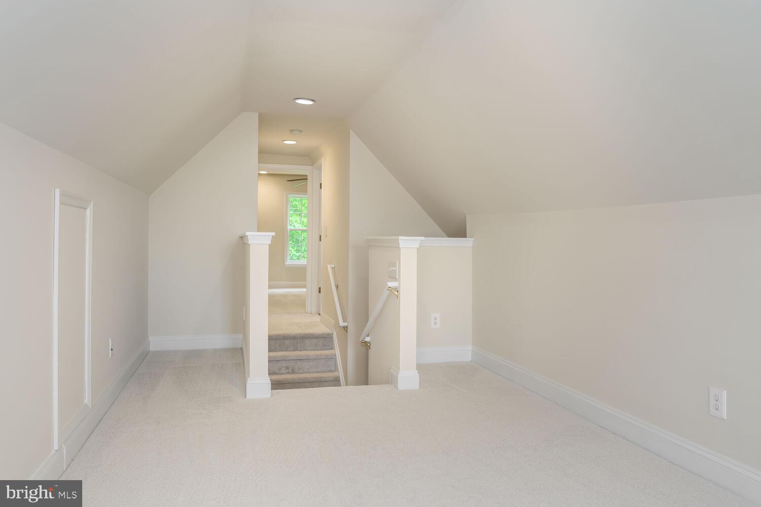 LONGBOAT ESTATES - Residential