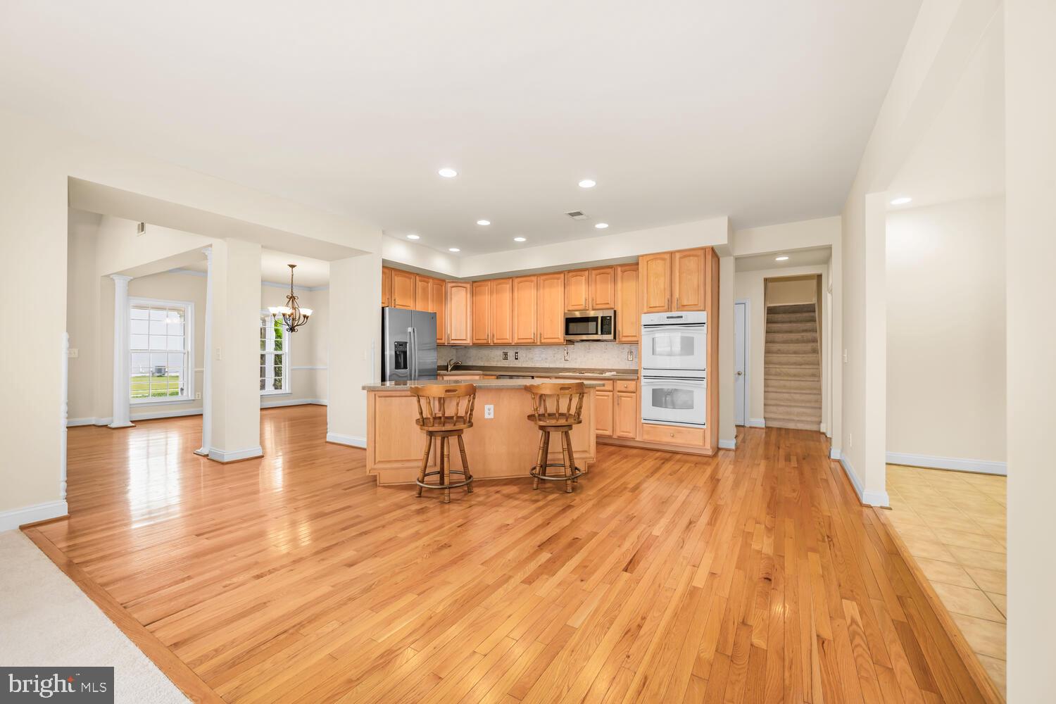 LONGBOAT ESTATES - Residential