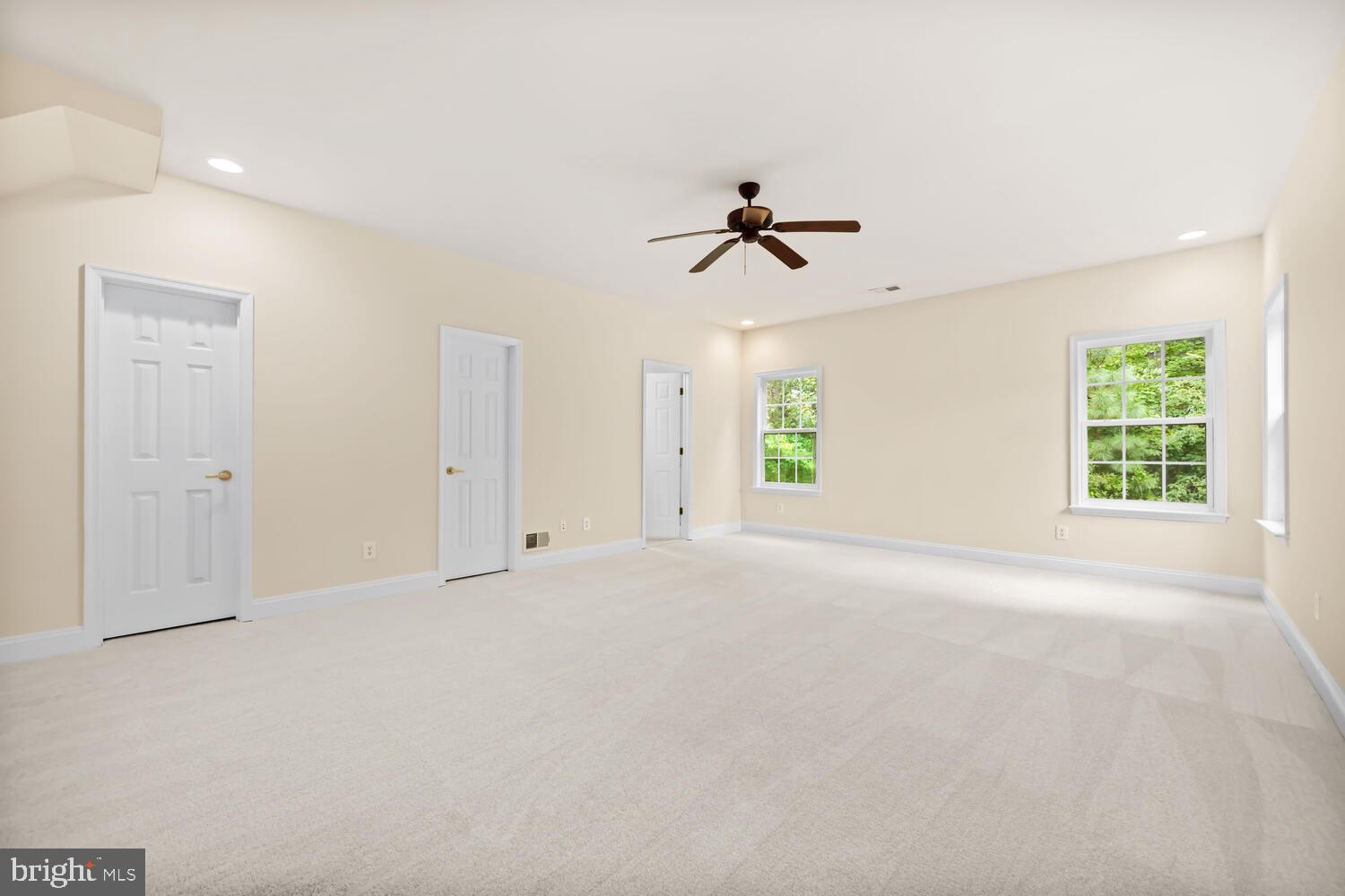 LONGBOAT ESTATES - Residential