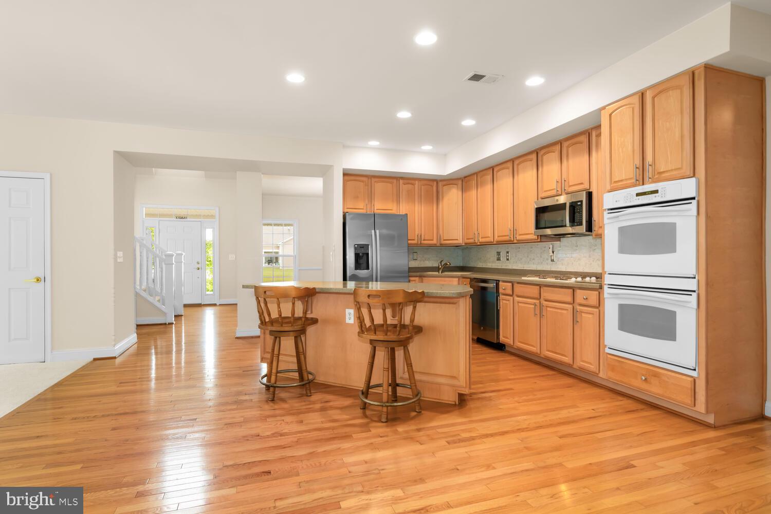 LONGBOAT ESTATES - Residential