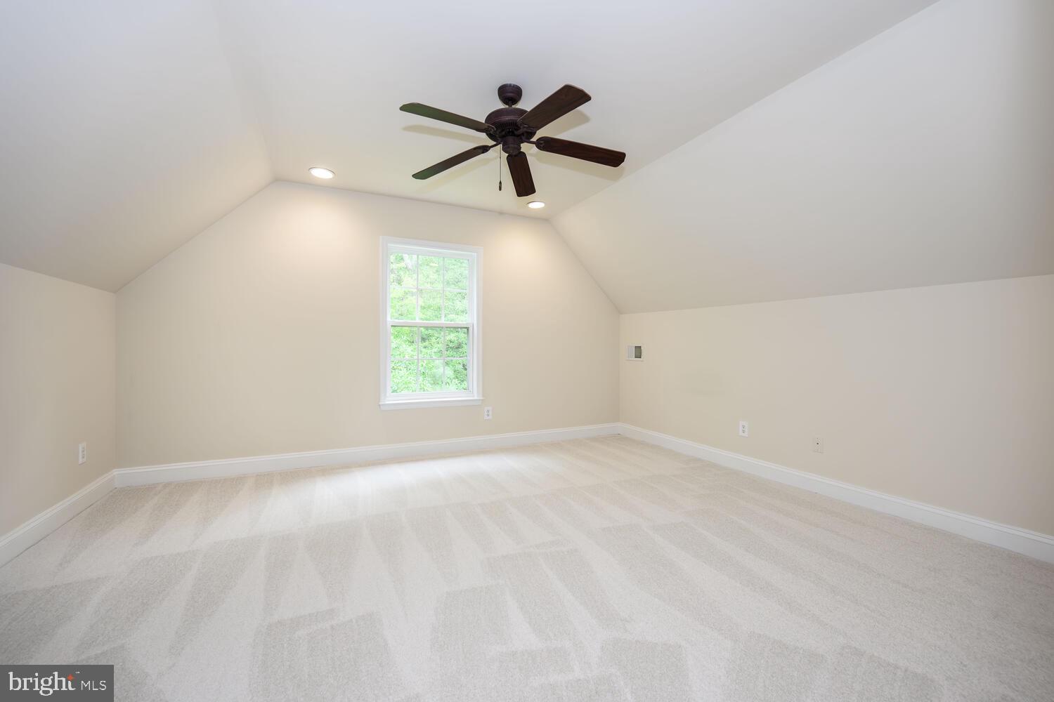 LONGBOAT ESTATES - Residential