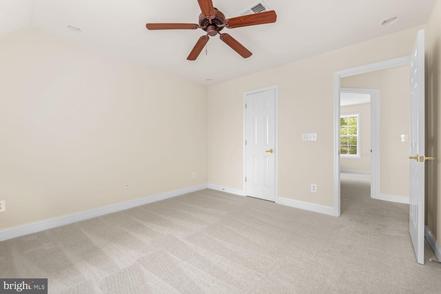 LONGBOAT ESTATES - Residential