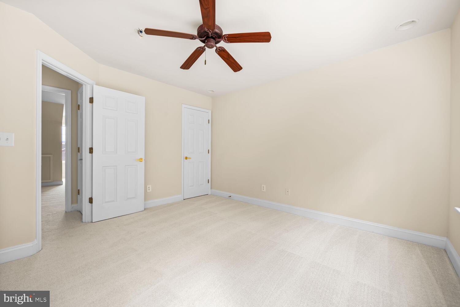 LONGBOAT ESTATES - Residential