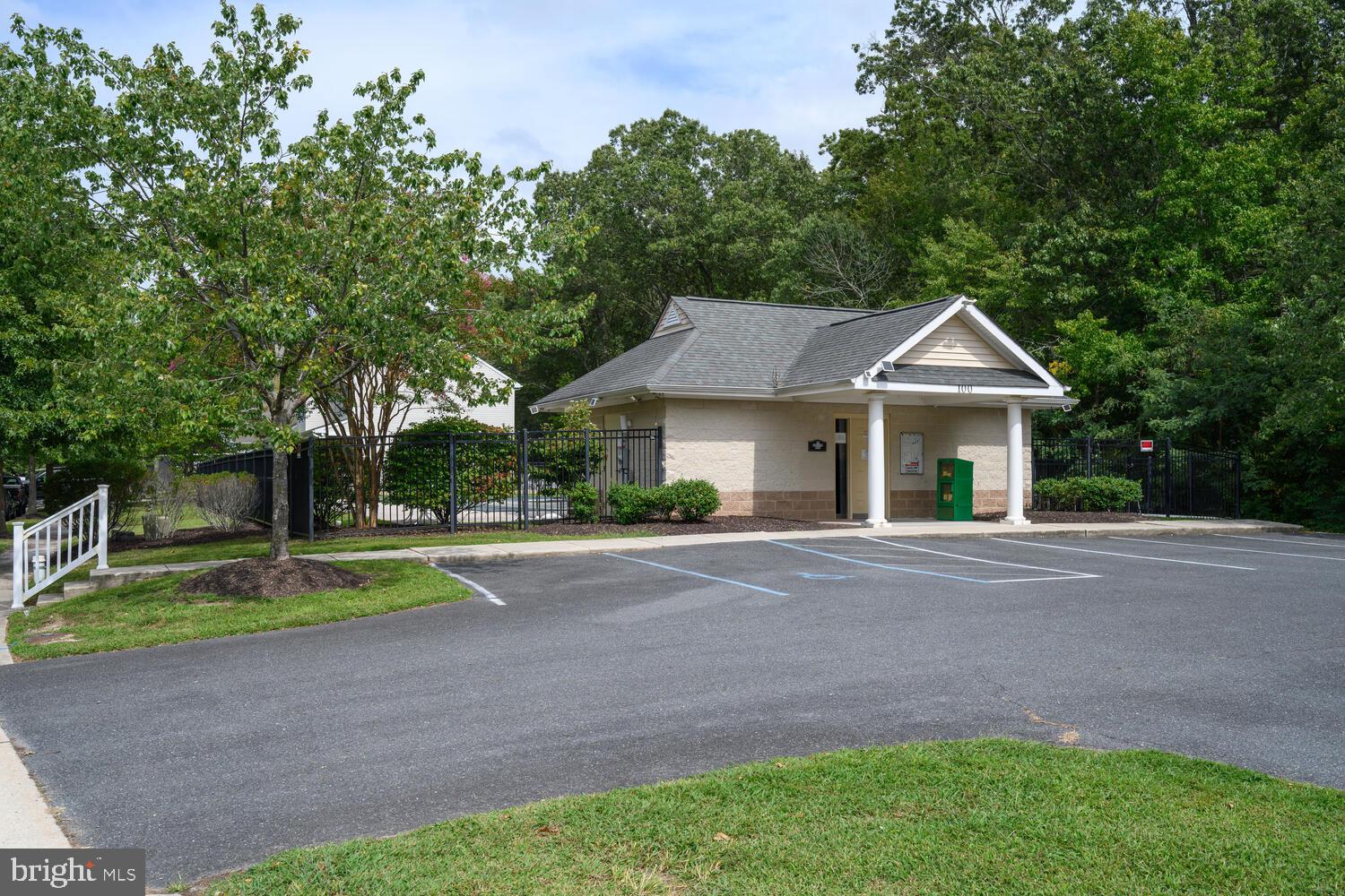 LONGBOAT ESTATES - Residential