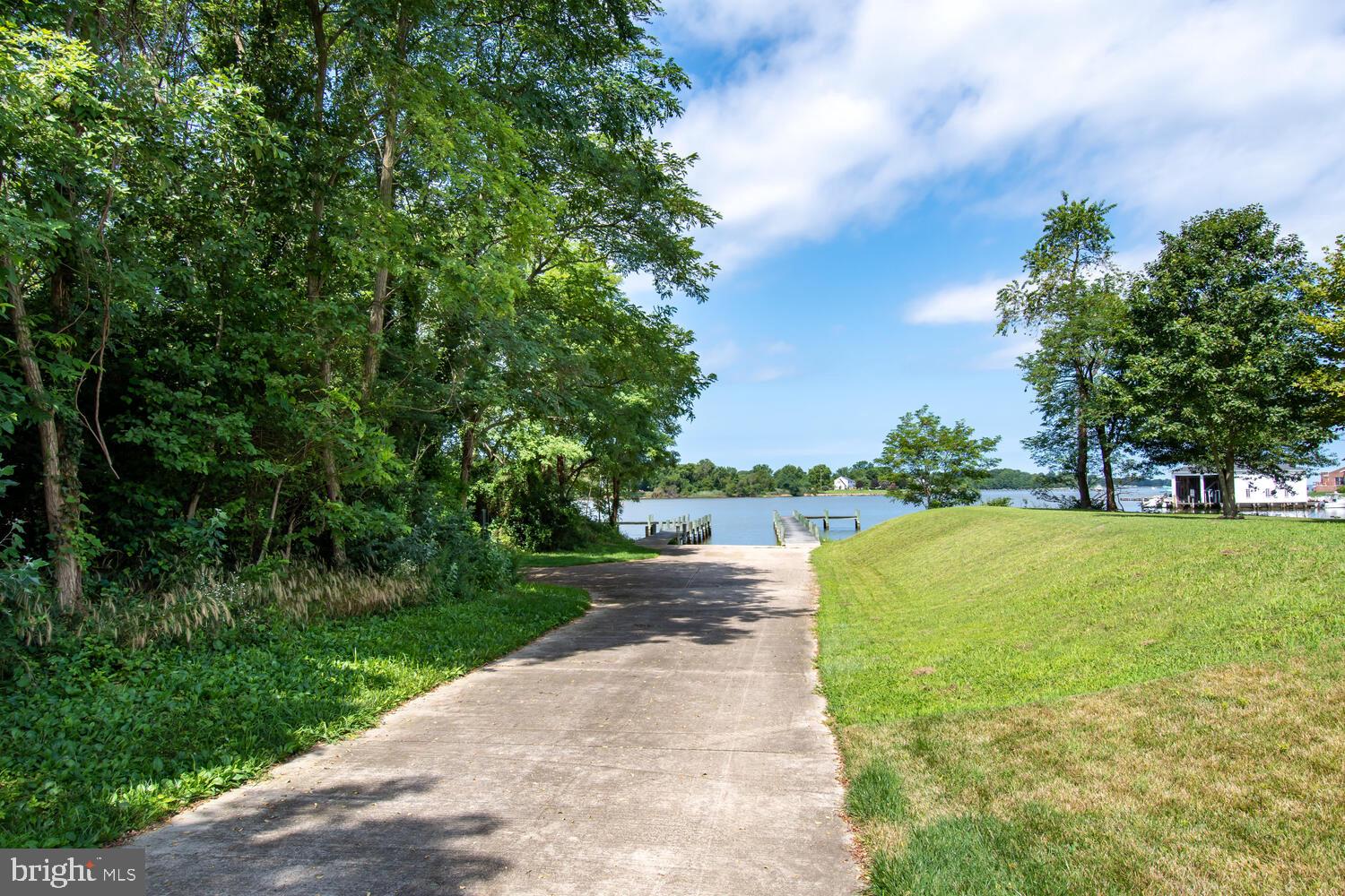 LONGBOAT ESTATES - Residential