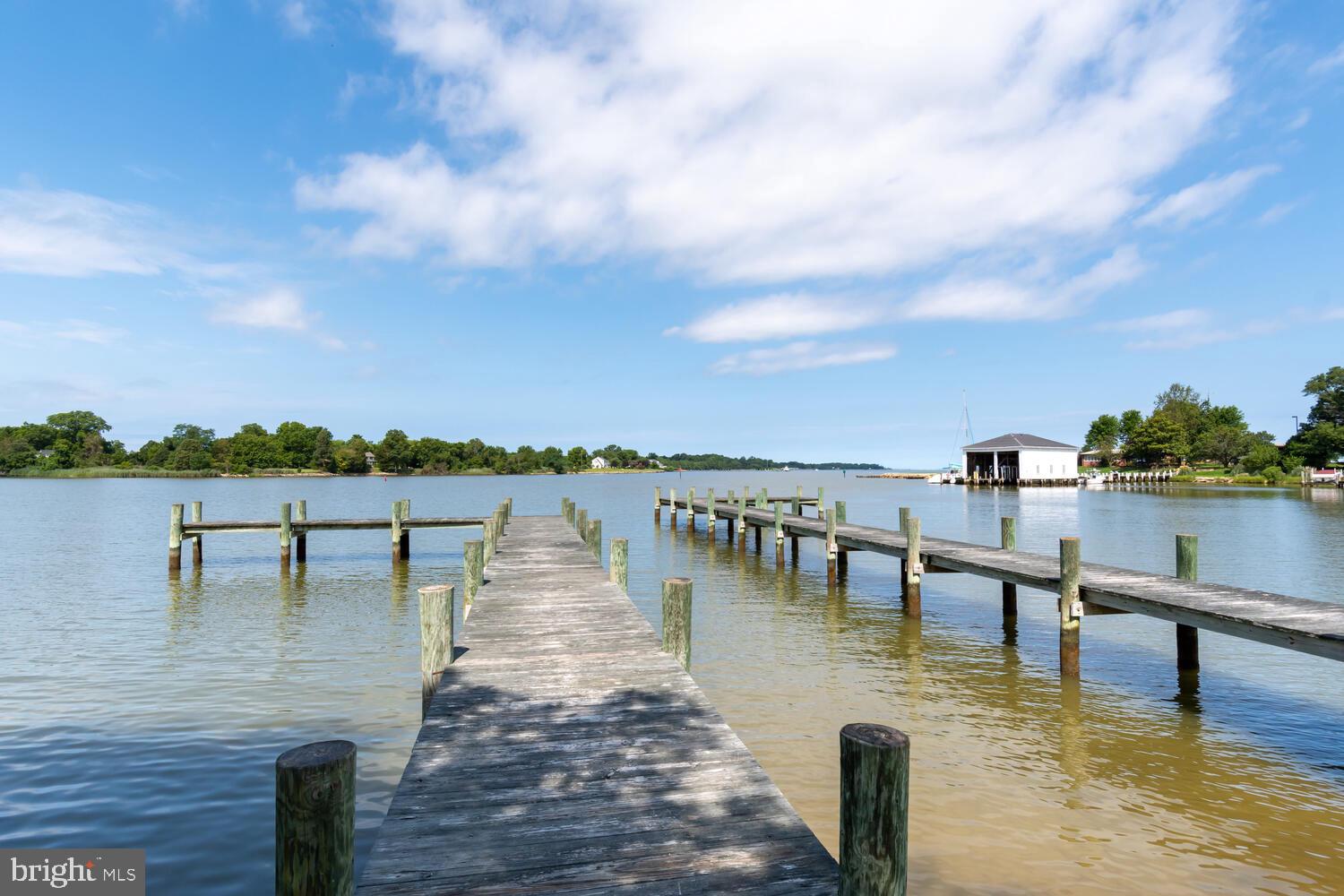 LONGBOAT ESTATES - Residential