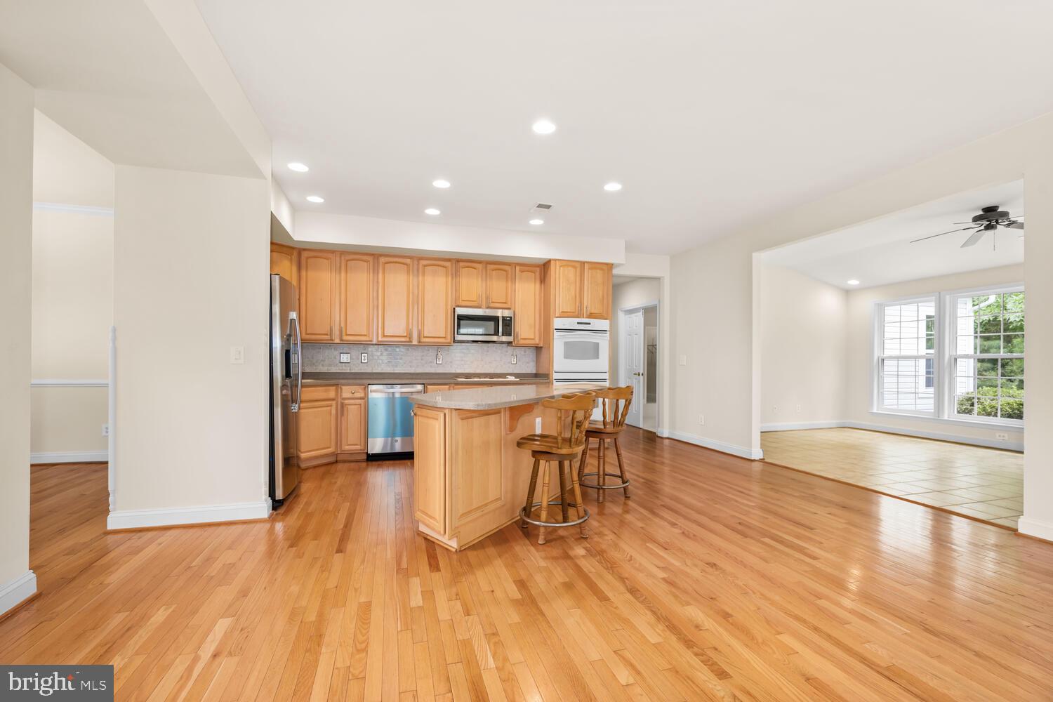 LONGBOAT ESTATES - Residential