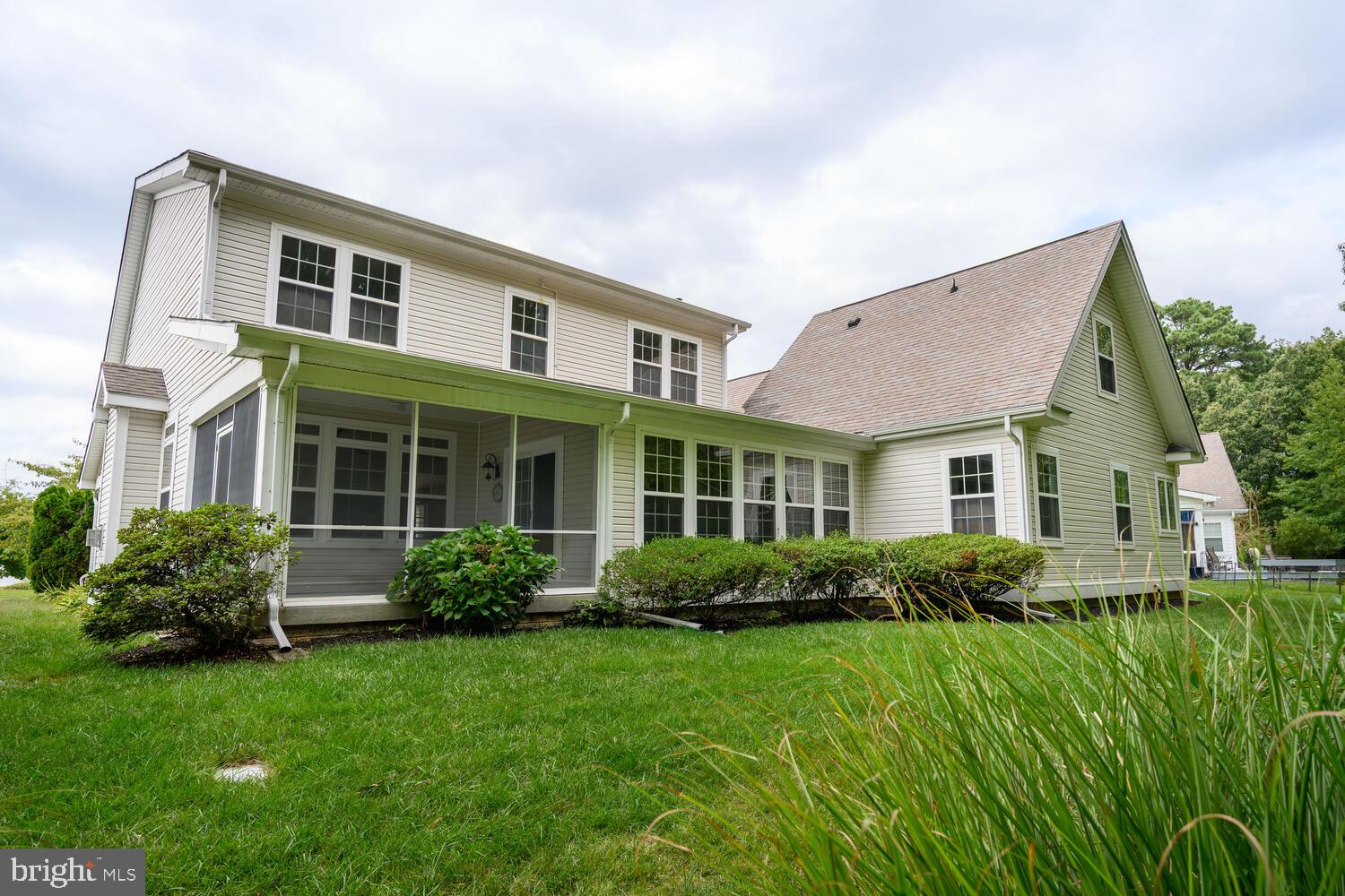 LONGBOAT ESTATES - Residential