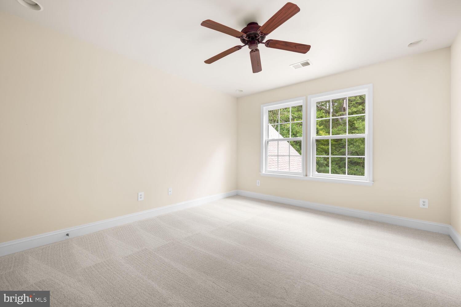 LONGBOAT ESTATES - Residential