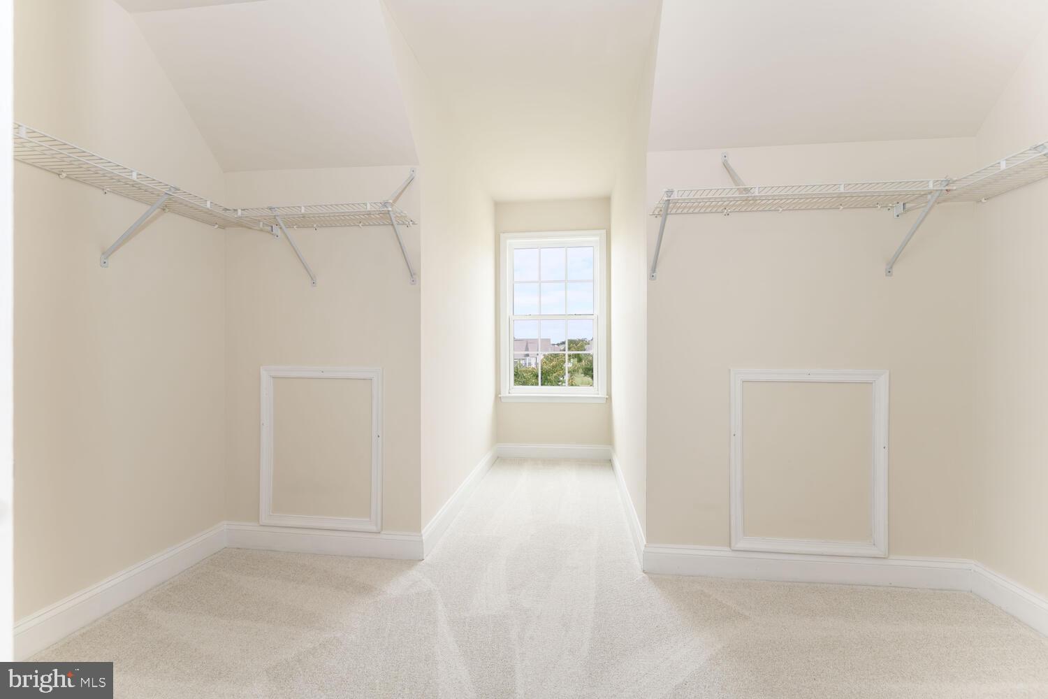 LONGBOAT ESTATES - Residential